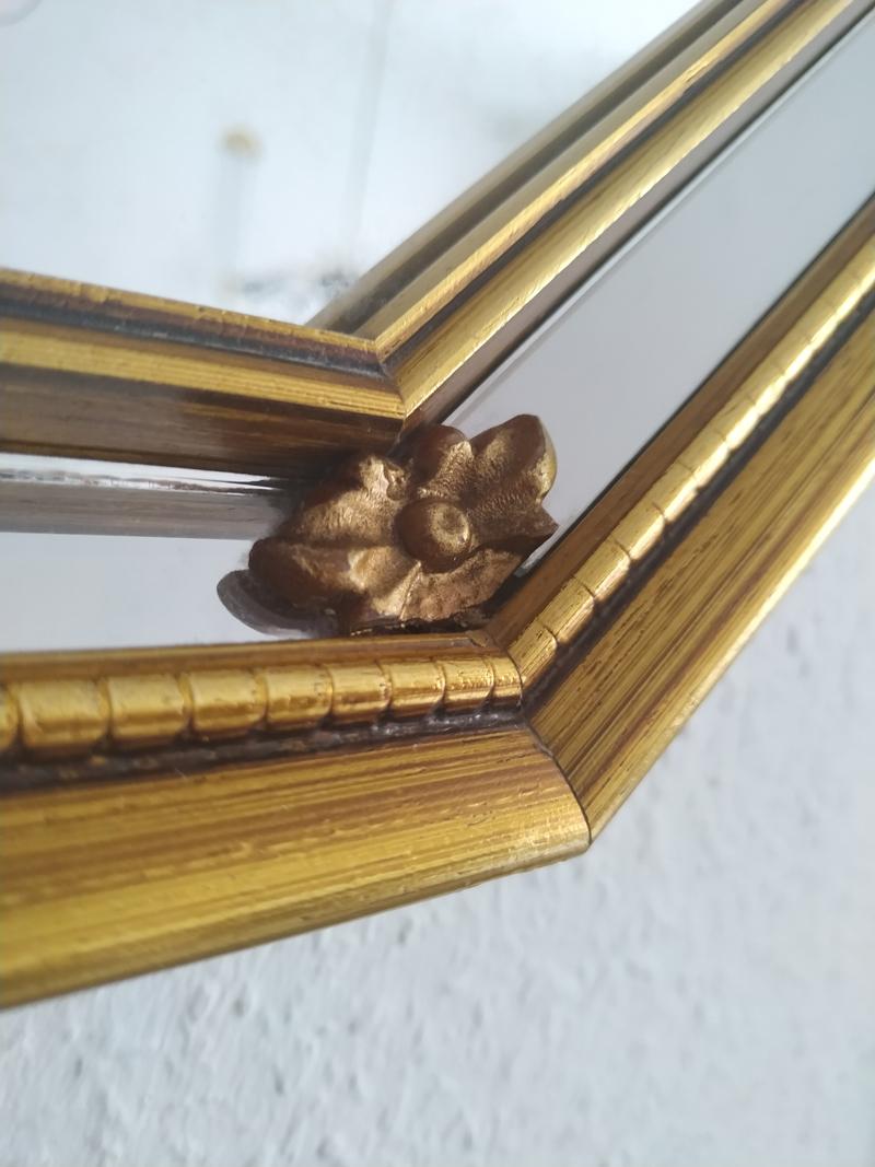 Français Magnifique miroir mural en bois doré de style Régence française, années 1950 en vente