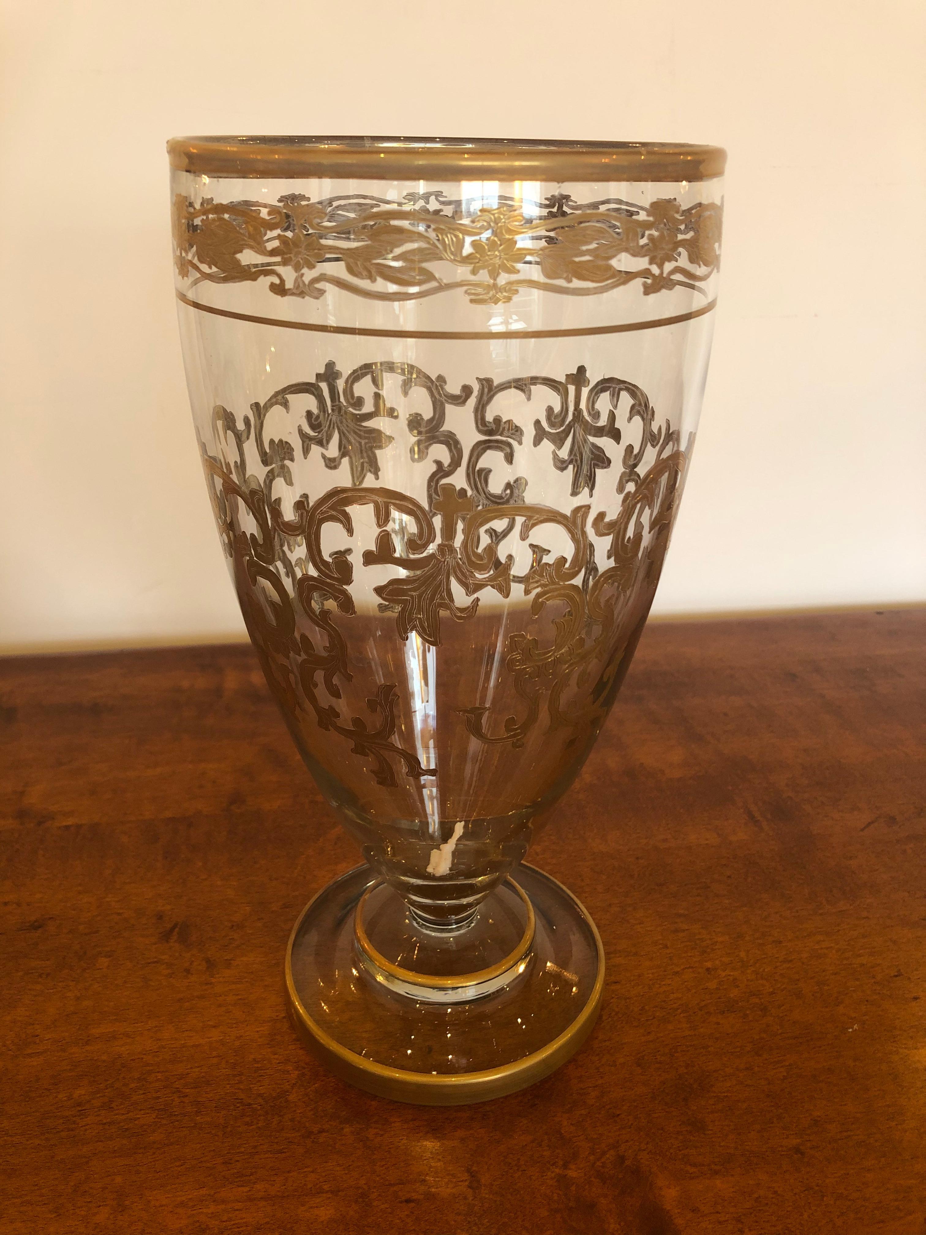 Magnifique vase en verre vintage décoré de feuilles d'or Bon état - En vente à Hopewell, NJ