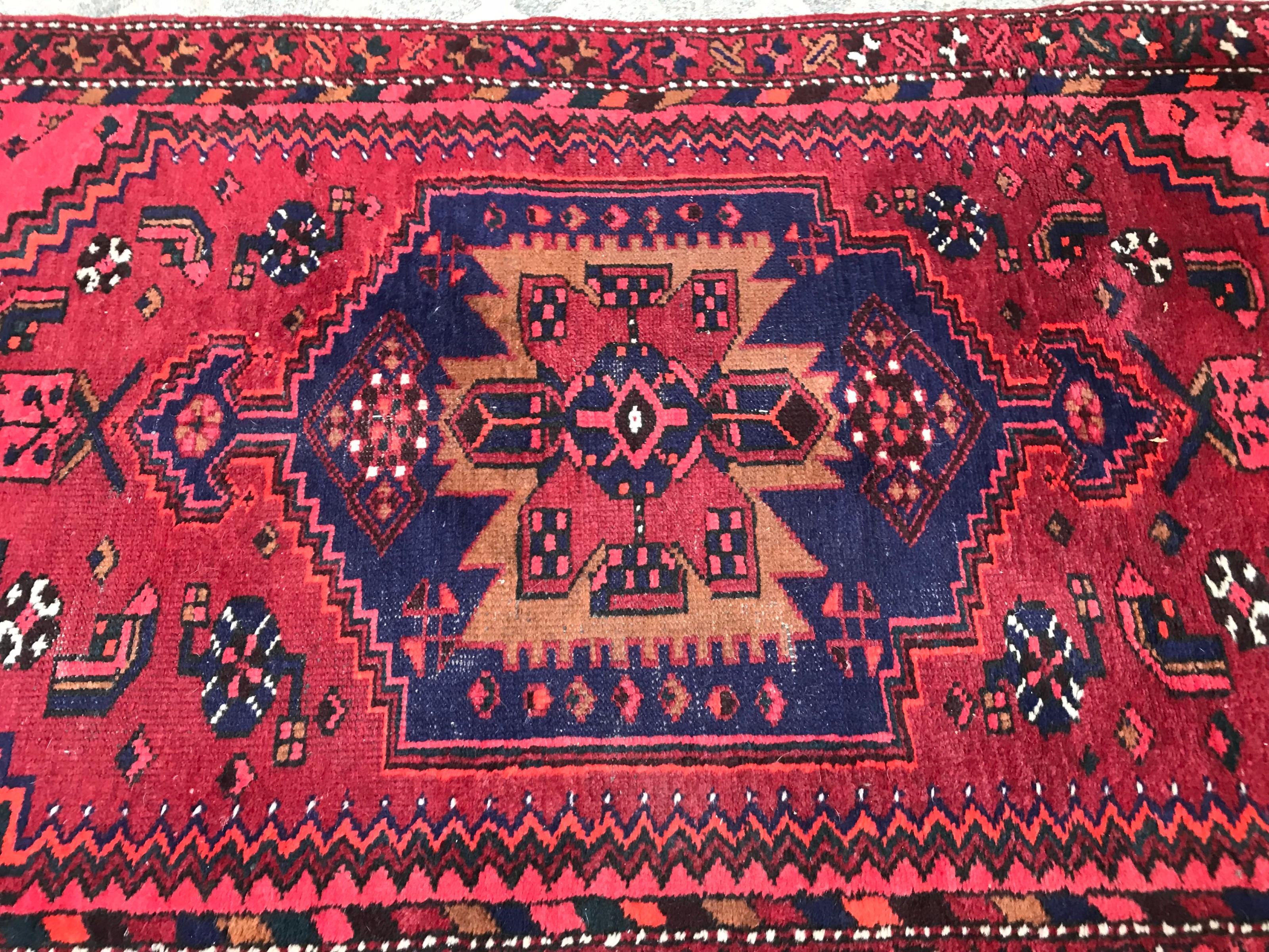 Laine Bobyrug's Beautiful Vintage Hamadan Rug (tapis vintage de Hamadan) en vente