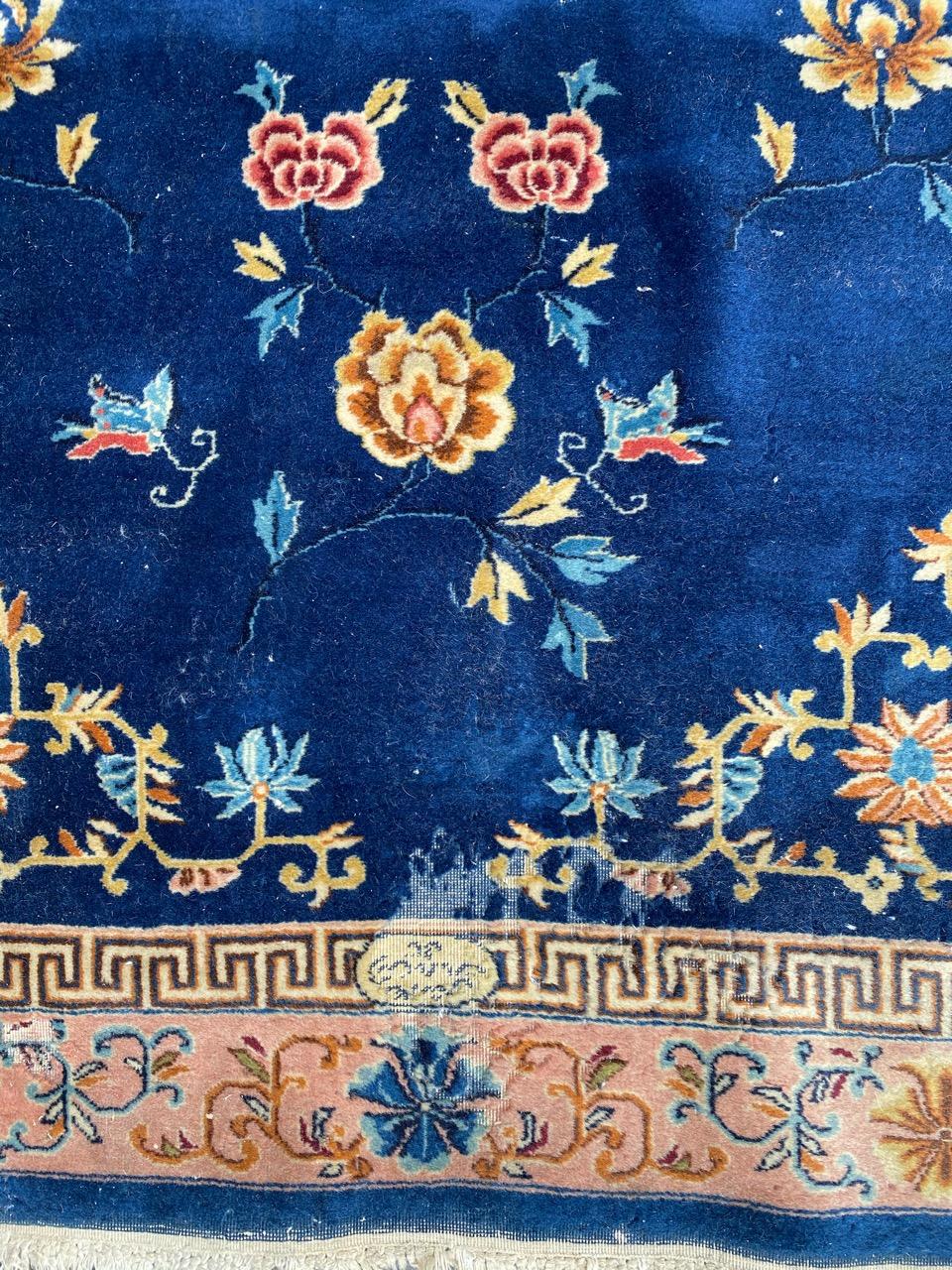 Hübscher türkischer Hereke-Teppich aus der Mitte des Jahrhunderts mit einem Design chinesischer Teppiche und schönen Farben mit blauem Feld, vollständig und fein handgeknüpft mit Wollsamt auf Baumwollbasis.

✨✨✨
