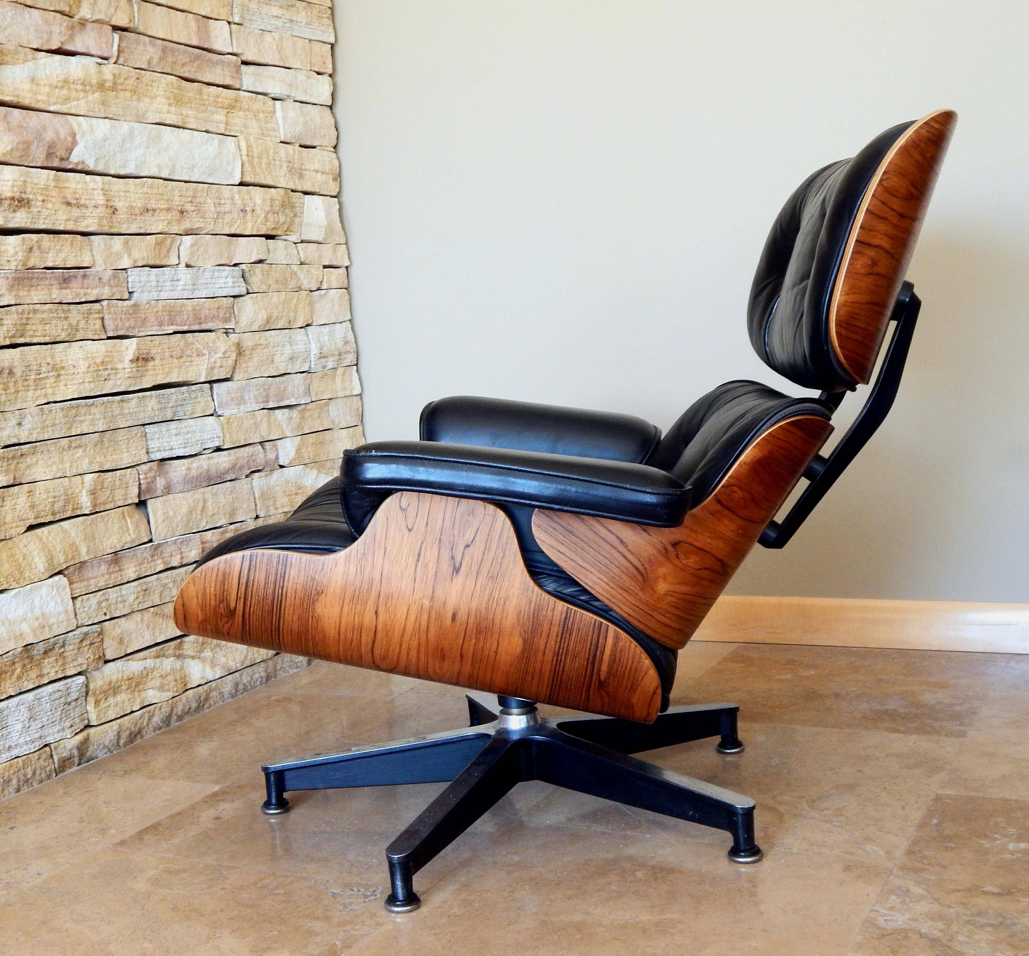 Beautiful Vintage Herman Miller Rosewood Lounge Chair & Ottoman by Charles Eames In Excellent Condition In Phoenix, AZ