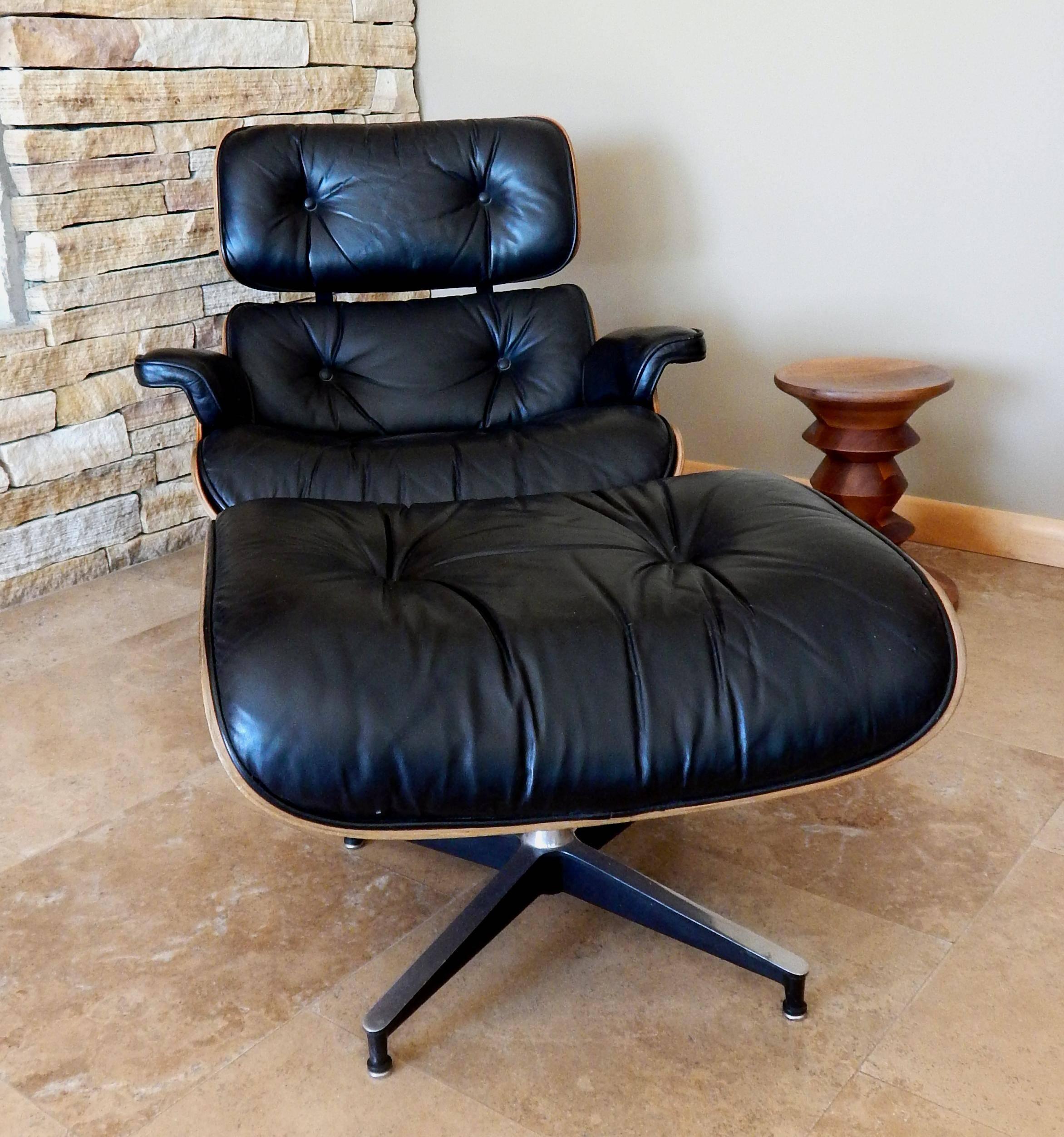 20th Century Beautiful Vintage Herman Miller Rosewood Lounge Chair & Ottoman by Charles Eames