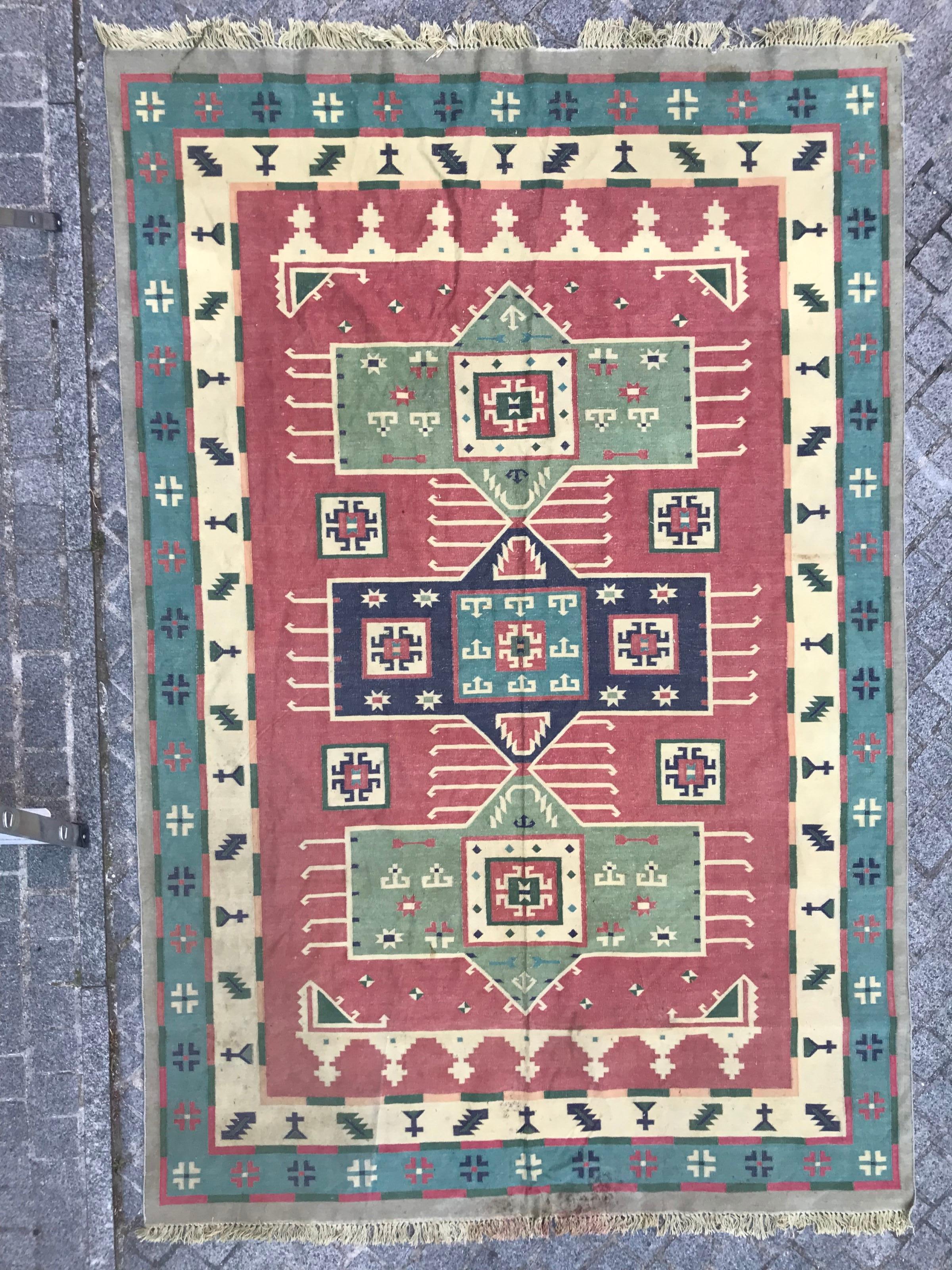 Nice Durhi Indian Kilim rug mid-20th century, with geometrical design and beautiful colors with blue, green and pink, entirely handwoven with cotton on cotton foundation.