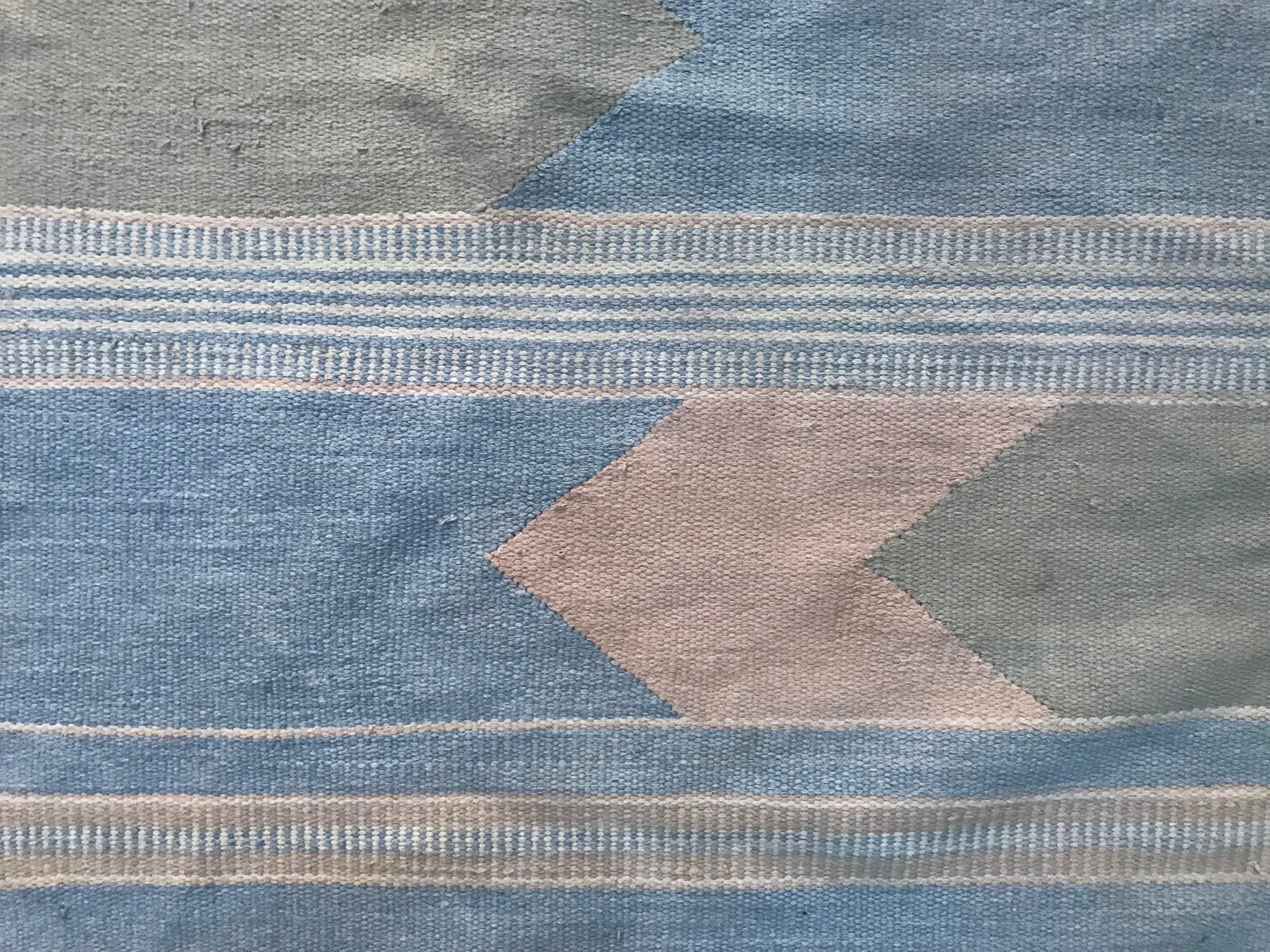 Schöner flachgewebter indischer Teppich im Vintage-Stil (20. Jahrhundert) im Angebot