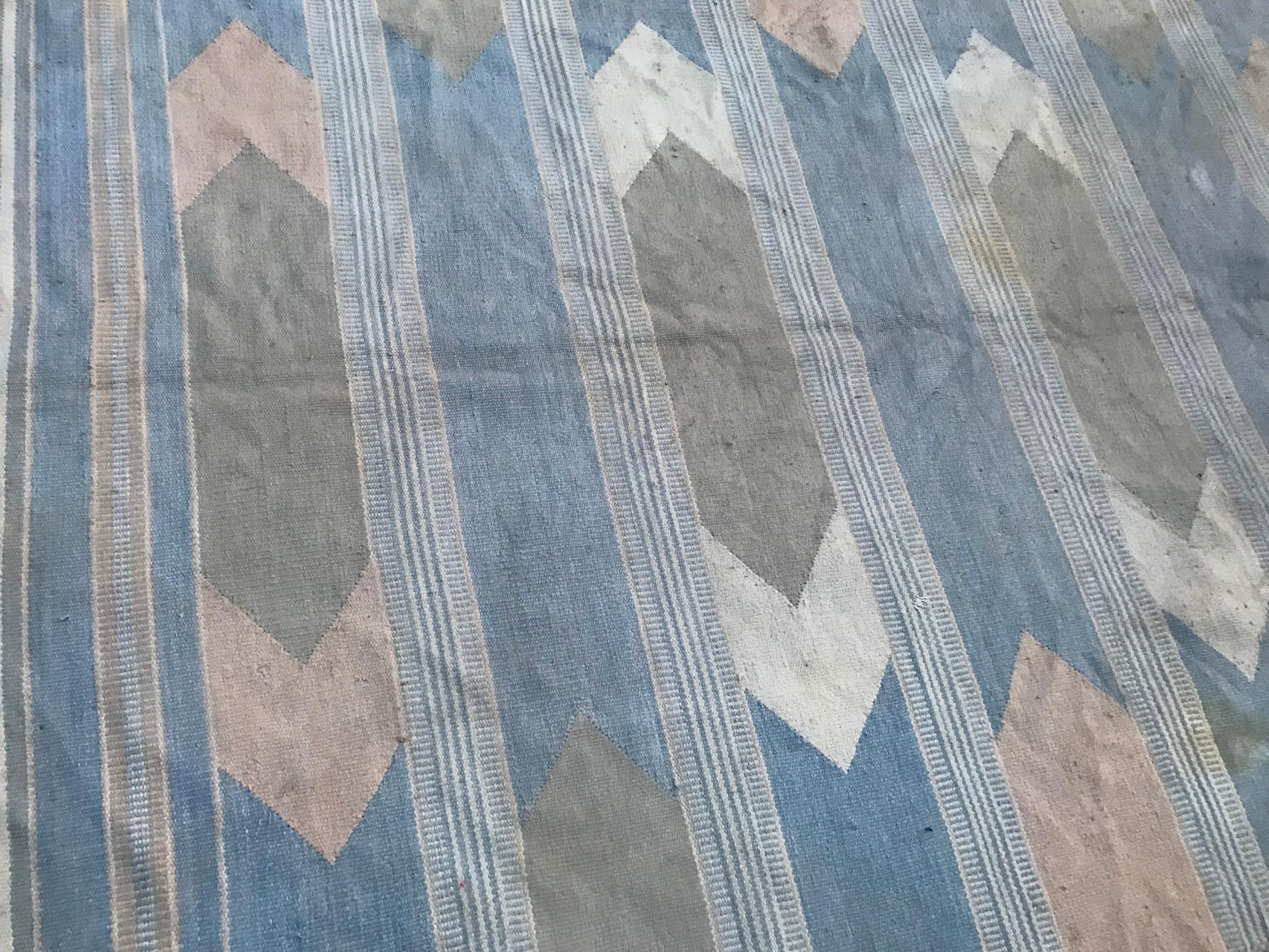 Schöner flachgewebter indischer Teppich im Vintage-Stil (Baumwolle) im Angebot