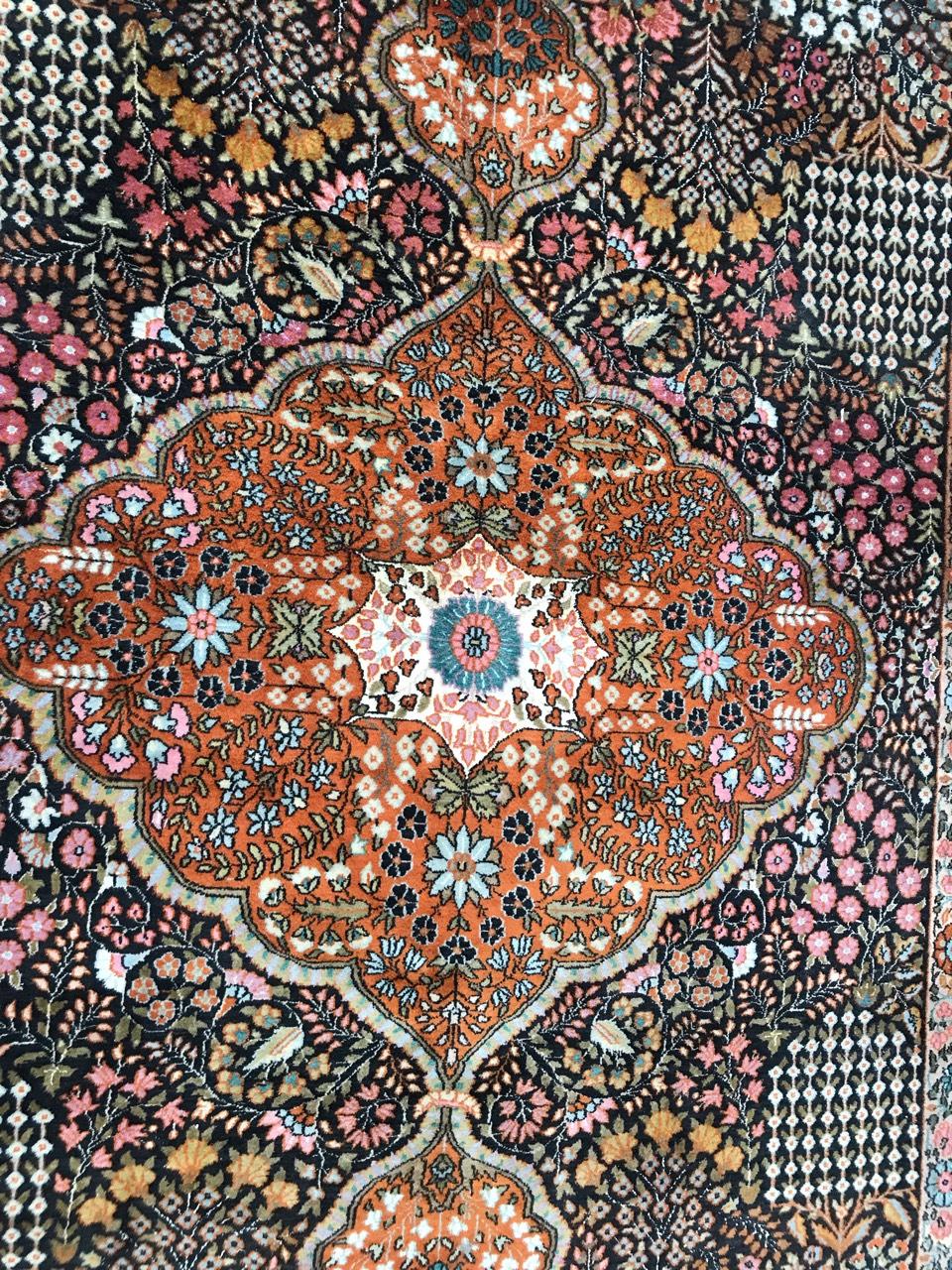 Schöner indischer Vintage-Teppich im Angebot 2
