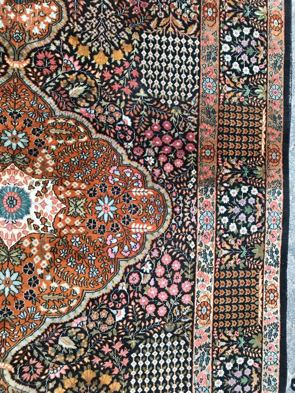 Schöner indischer Vintage-Teppich im Angebot 3