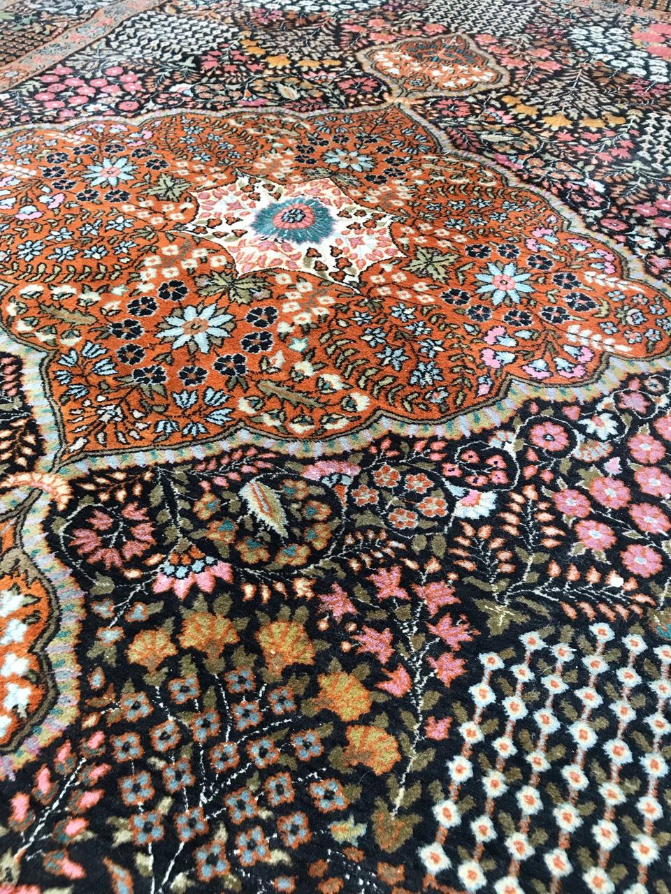 Schöner indischer Vintage-Teppich im Angebot 11