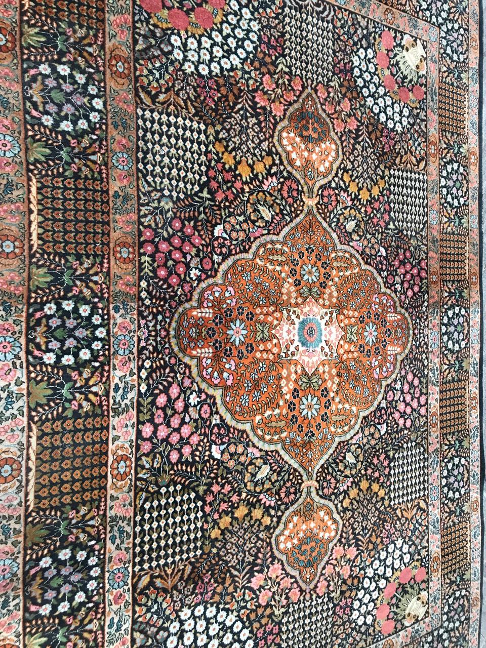 Schöner indischer Vintage-Teppich (20. Jahrhundert) im Angebot