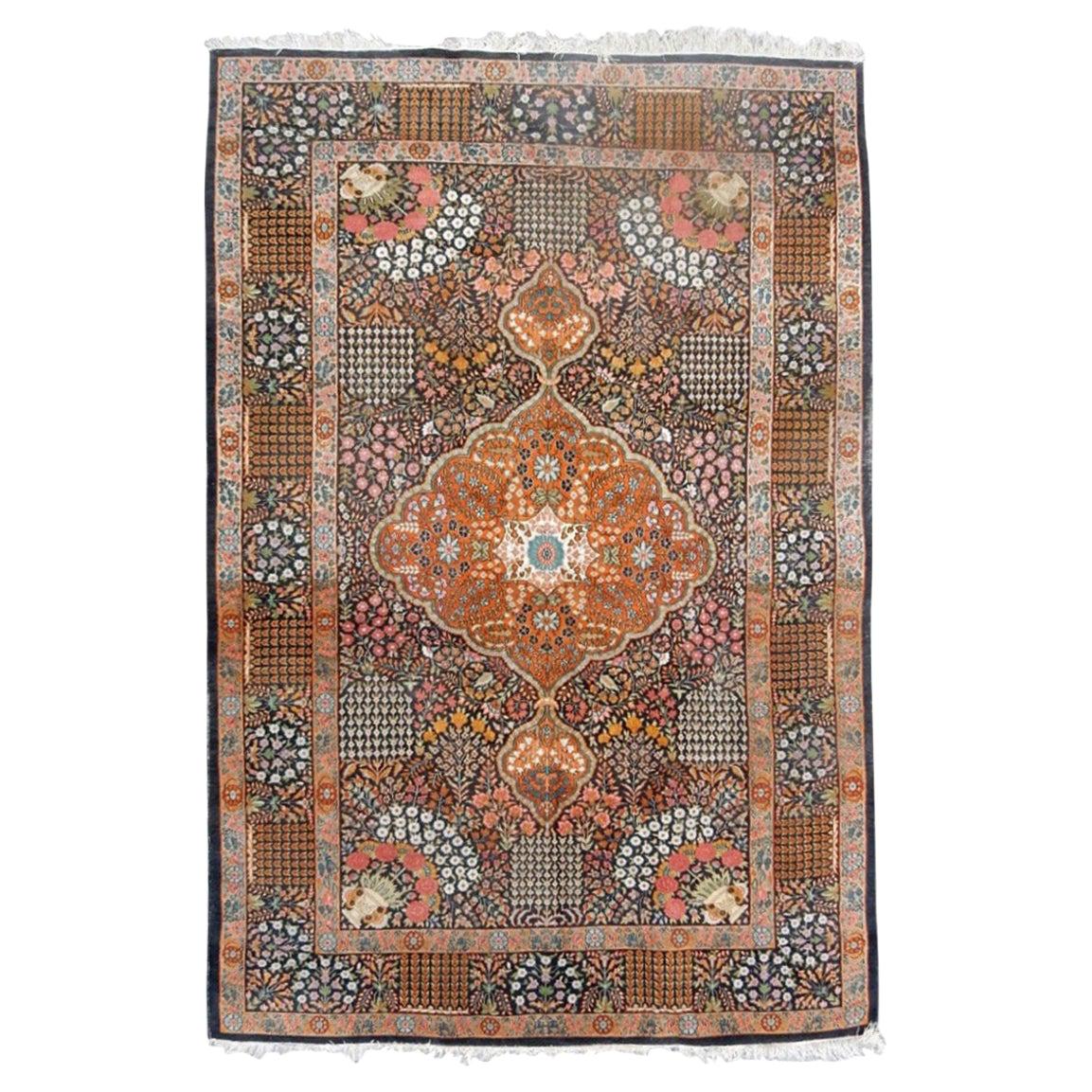 Schöner indischer Vintage-Teppich im Angebot