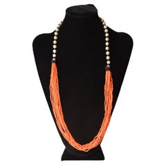 Magnifique collier italien vintage à plusieurs brins en perles de corail grainé   