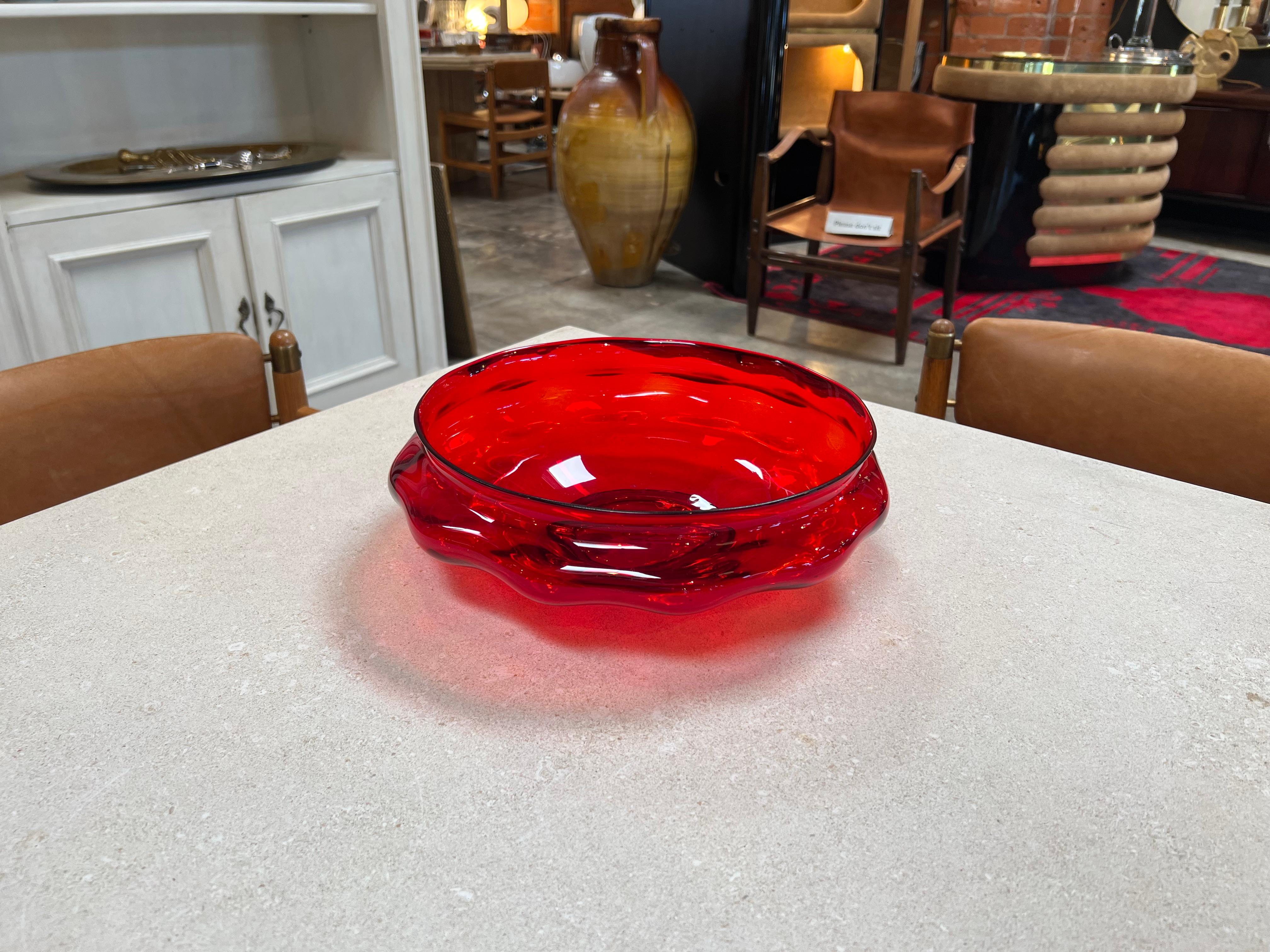 Beautiful Vintage Italian Round Decorative Red Bowl 1980 In Good Condition For Sale In Los Angeles, CA