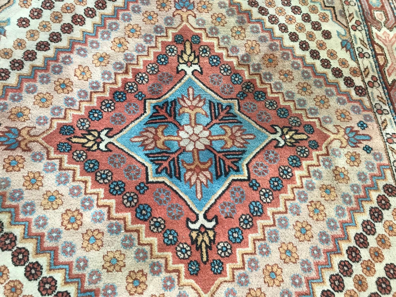 Bobyrug’s Beautiful Vintage Khotan Sinkiang Rug In Good Condition For Sale In Saint Ouen, FR