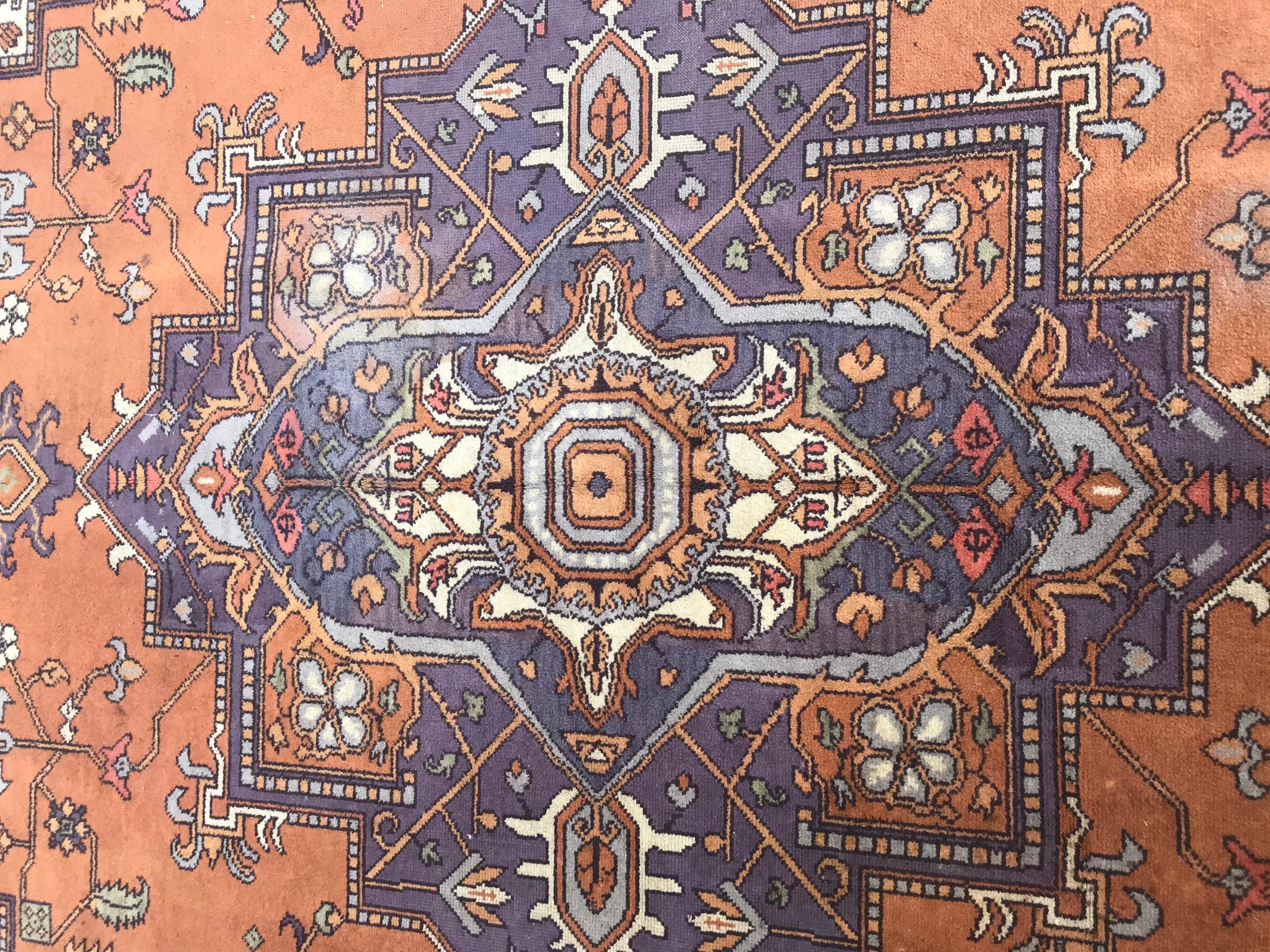 Schöner großer europäischer Vintage-Teppich im Heriz-Stil (Belgisch) im Angebot
