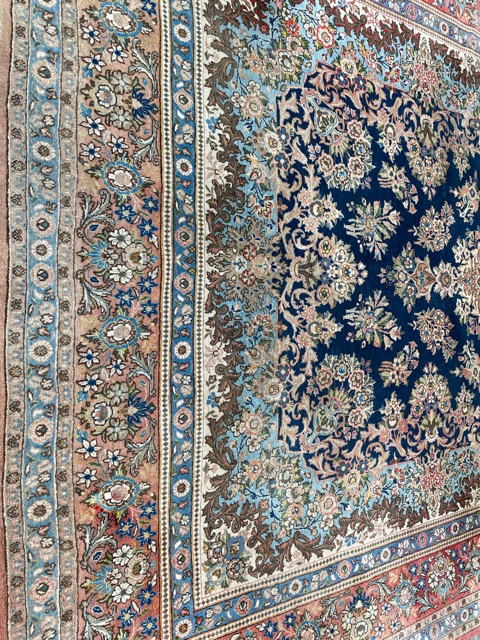 Schöner großer Qom-Teppich im Vintage-Stil (Asiatisch) im Angebot