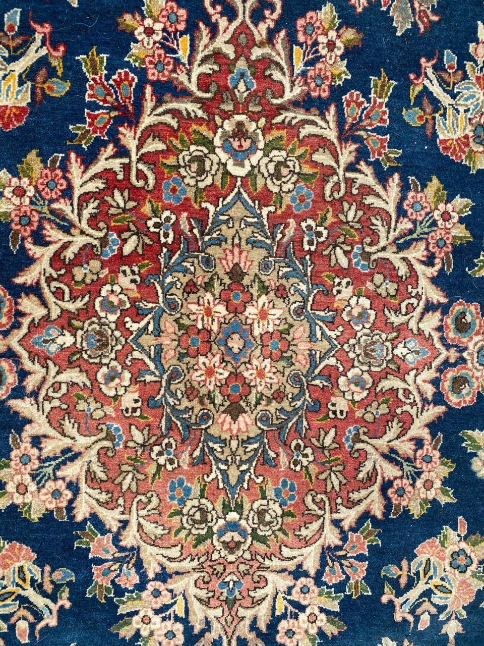 Schöner großer Qom-Teppich im Vintage-Stil im Angebot 1
