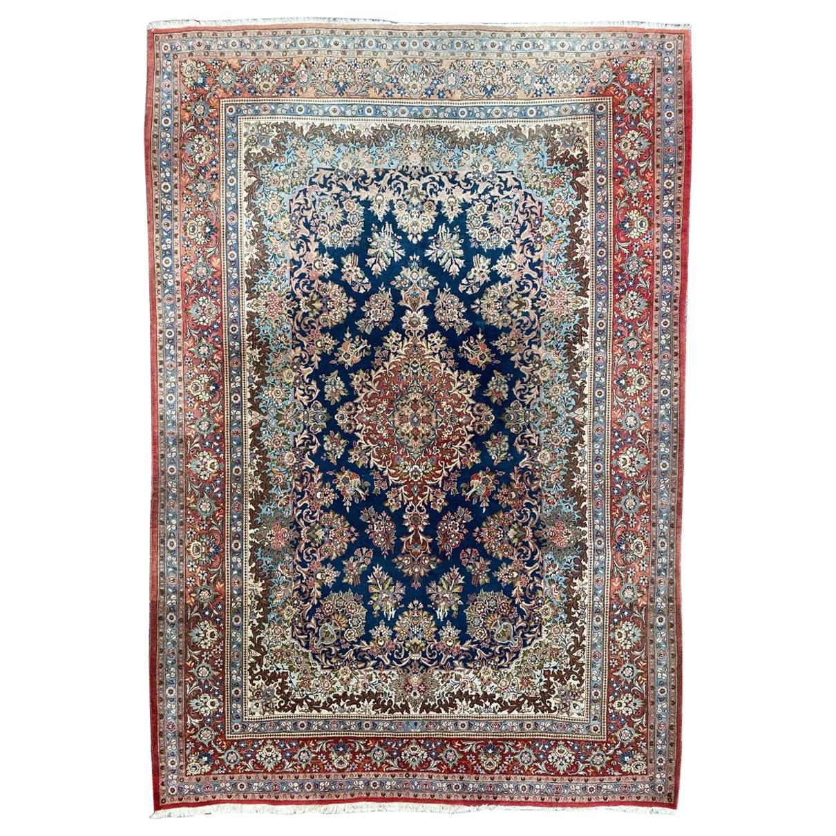 Schöner großer Qom-Teppich im Vintage-Stil im Angebot