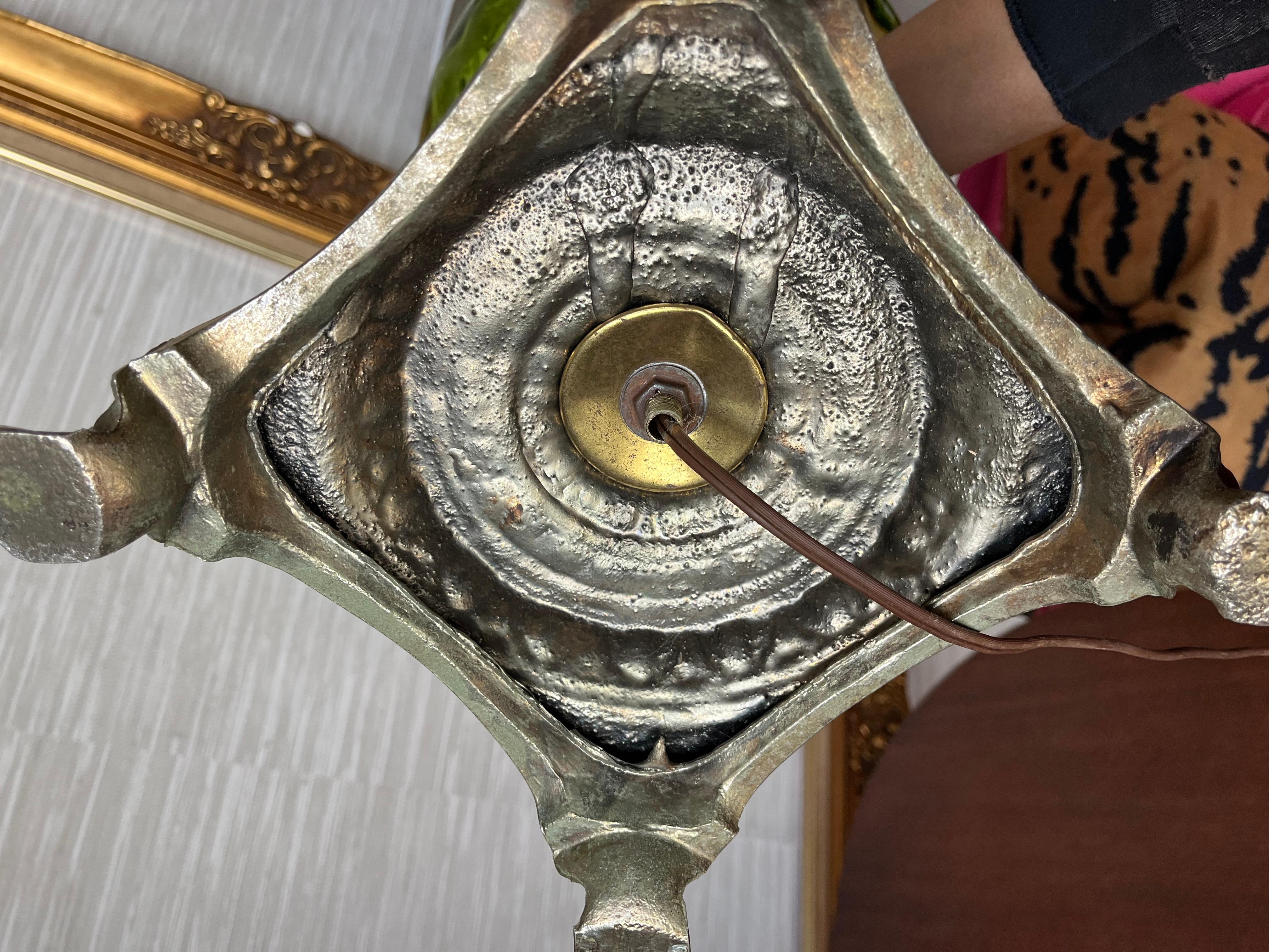 Magnifique lampe de bureau italienne vintage Empoli en verre vert avec chérubin en vente 1