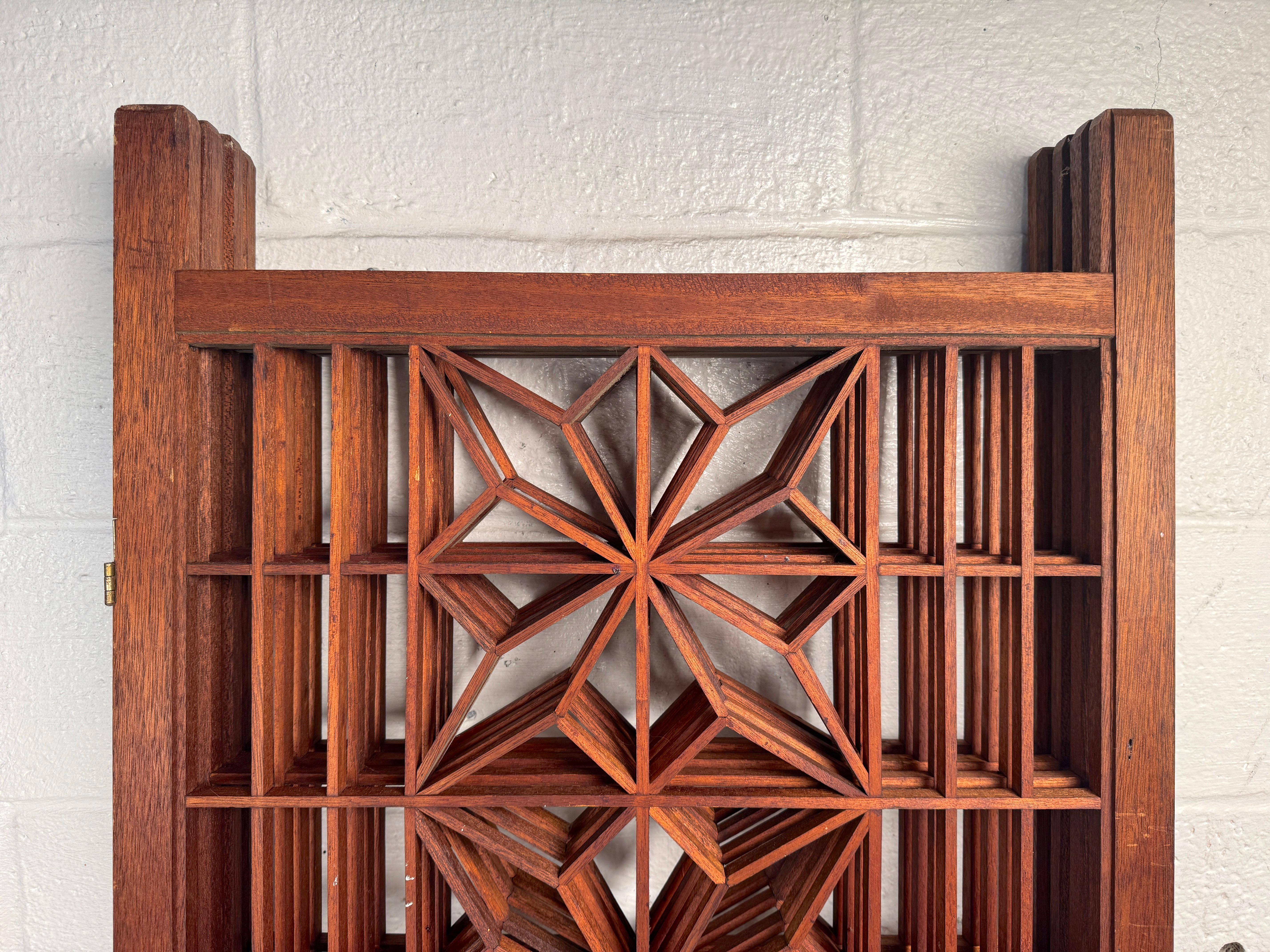 Teak Bellissimo divisorio geometrico pieghevole d'epoca della metà del secolo scorso in vendita