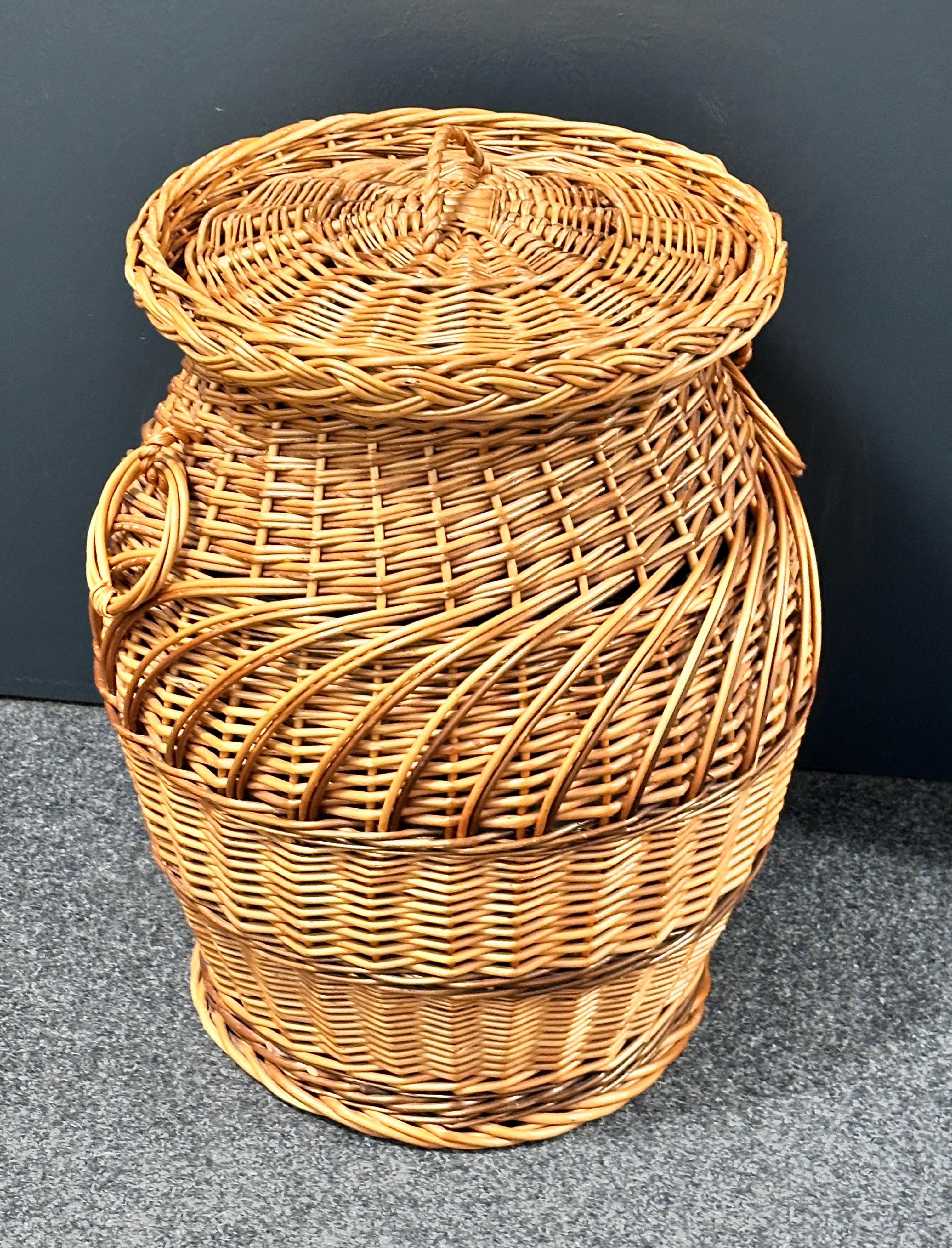 Beautiful Vintage Mid-century Wicker Laundry Basket Hamper, 1970s, German For Sale 6