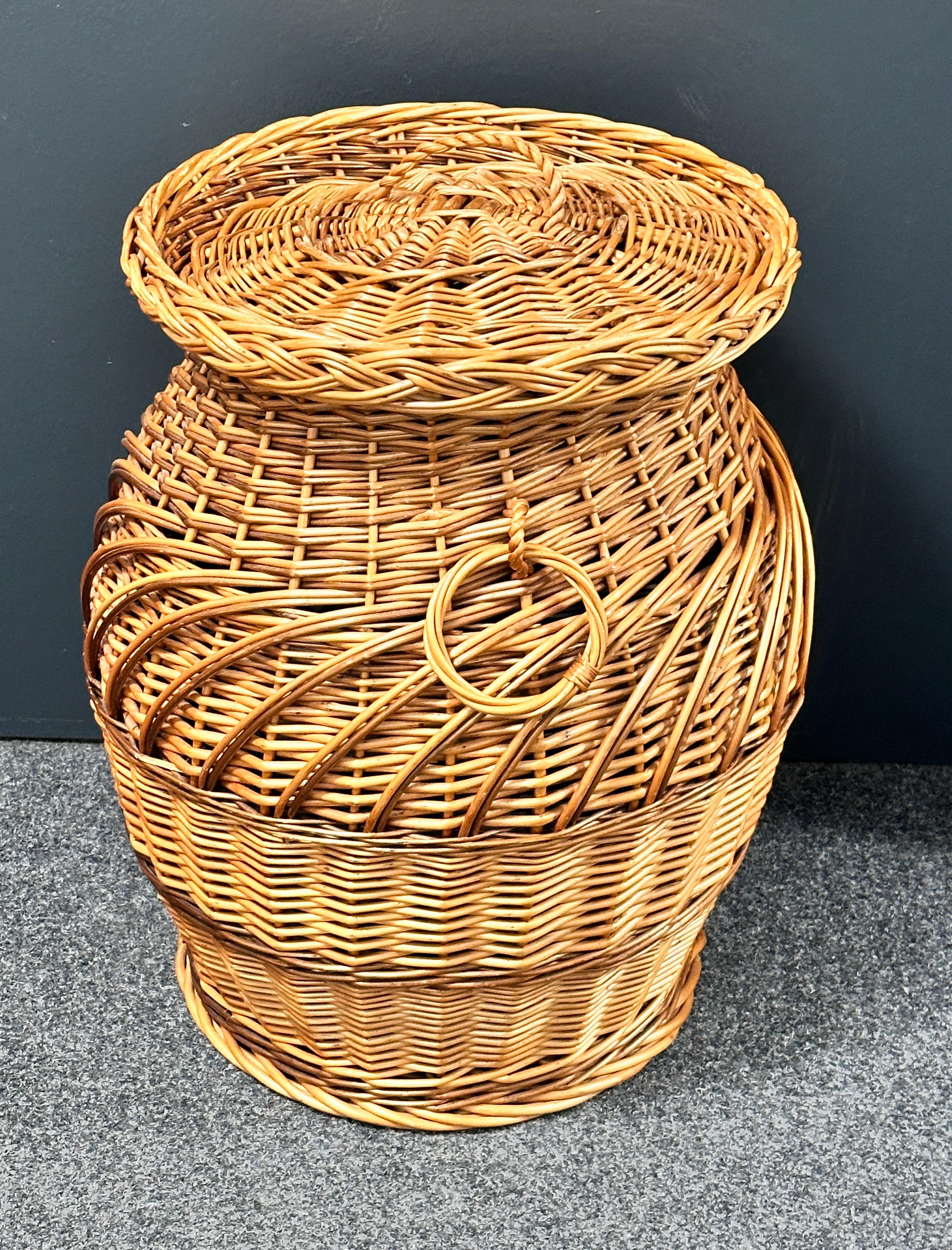 Beautiful Vintage Mid-century Wicker Laundry Basket Hamper, 1970s, German For Sale 8