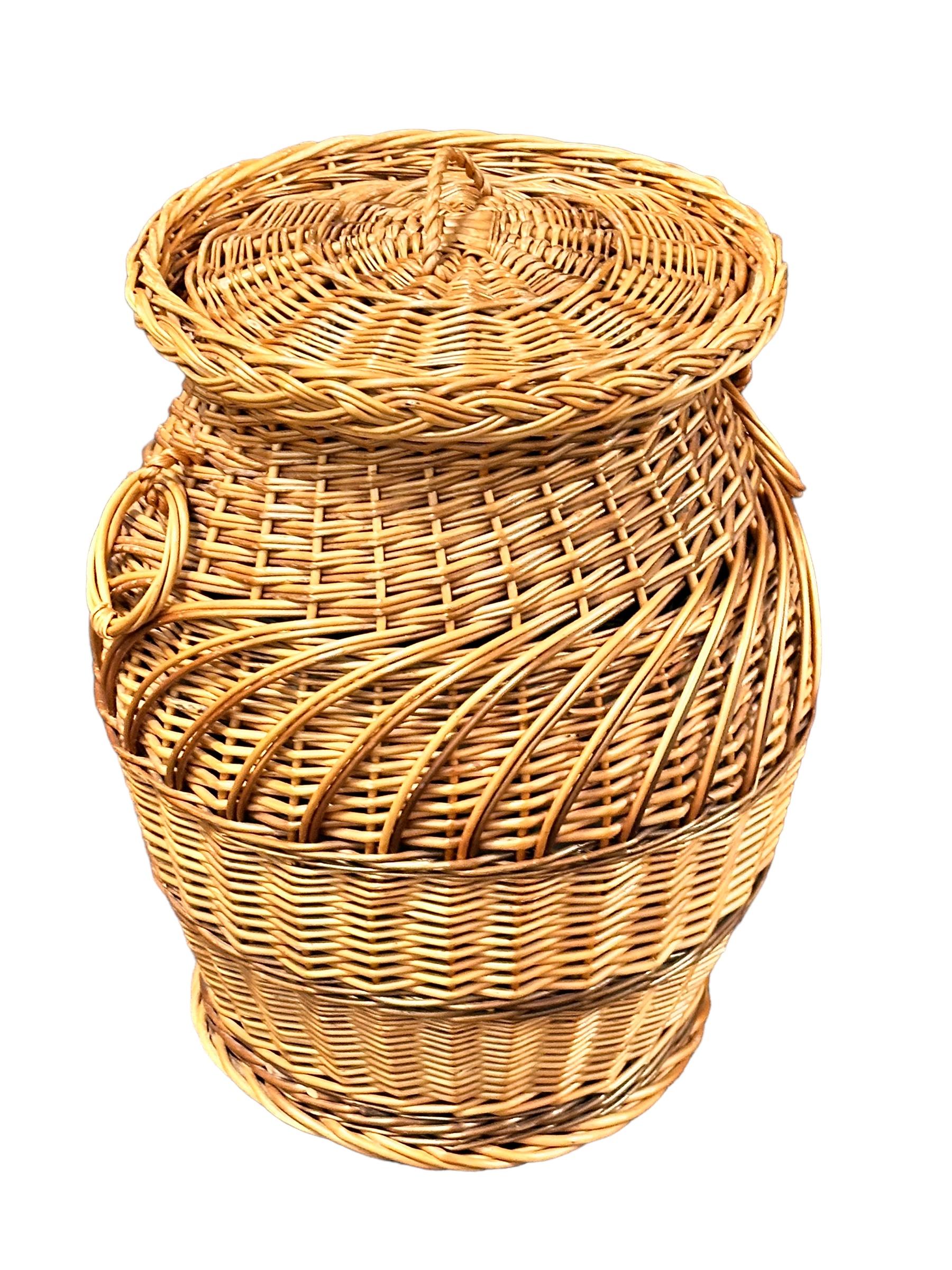 Beautiful Vintage Mid-century Wicker Laundry Basket Hamper, 1970s, German In Good Condition For Sale In Nuernberg, DE