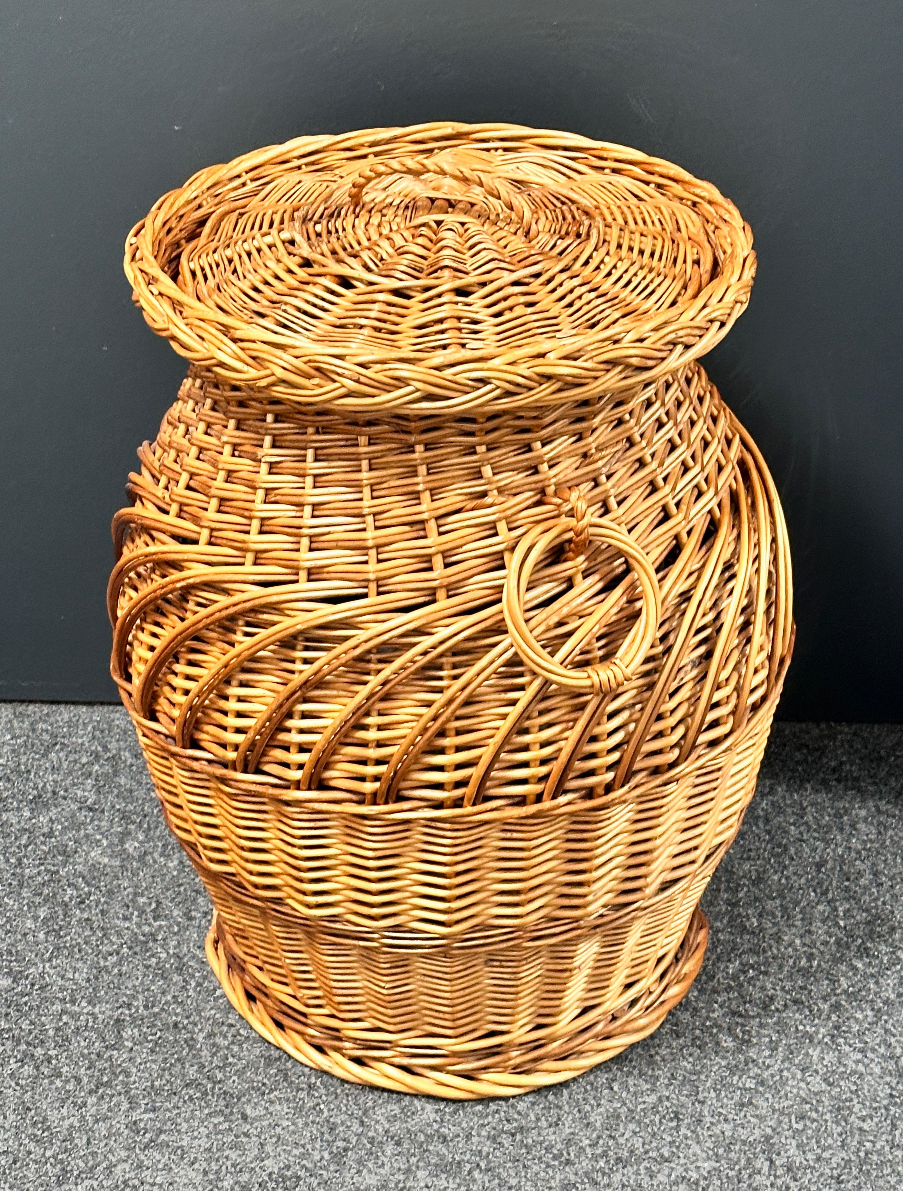 Beautiful Vintage Mid-century Wicker Laundry Basket Hamper, 1970s, German For Sale 4