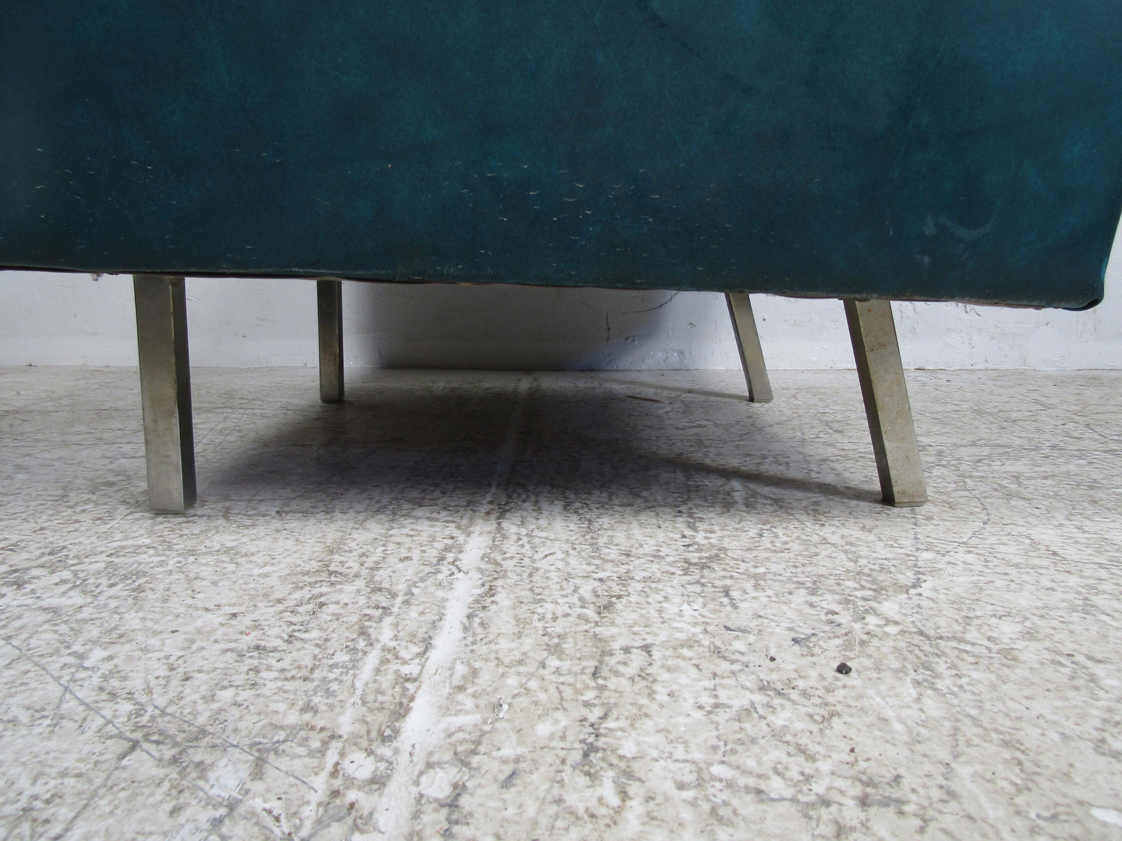 Magnifique chaise longue en vinyle vert:: moderne et vintage 1