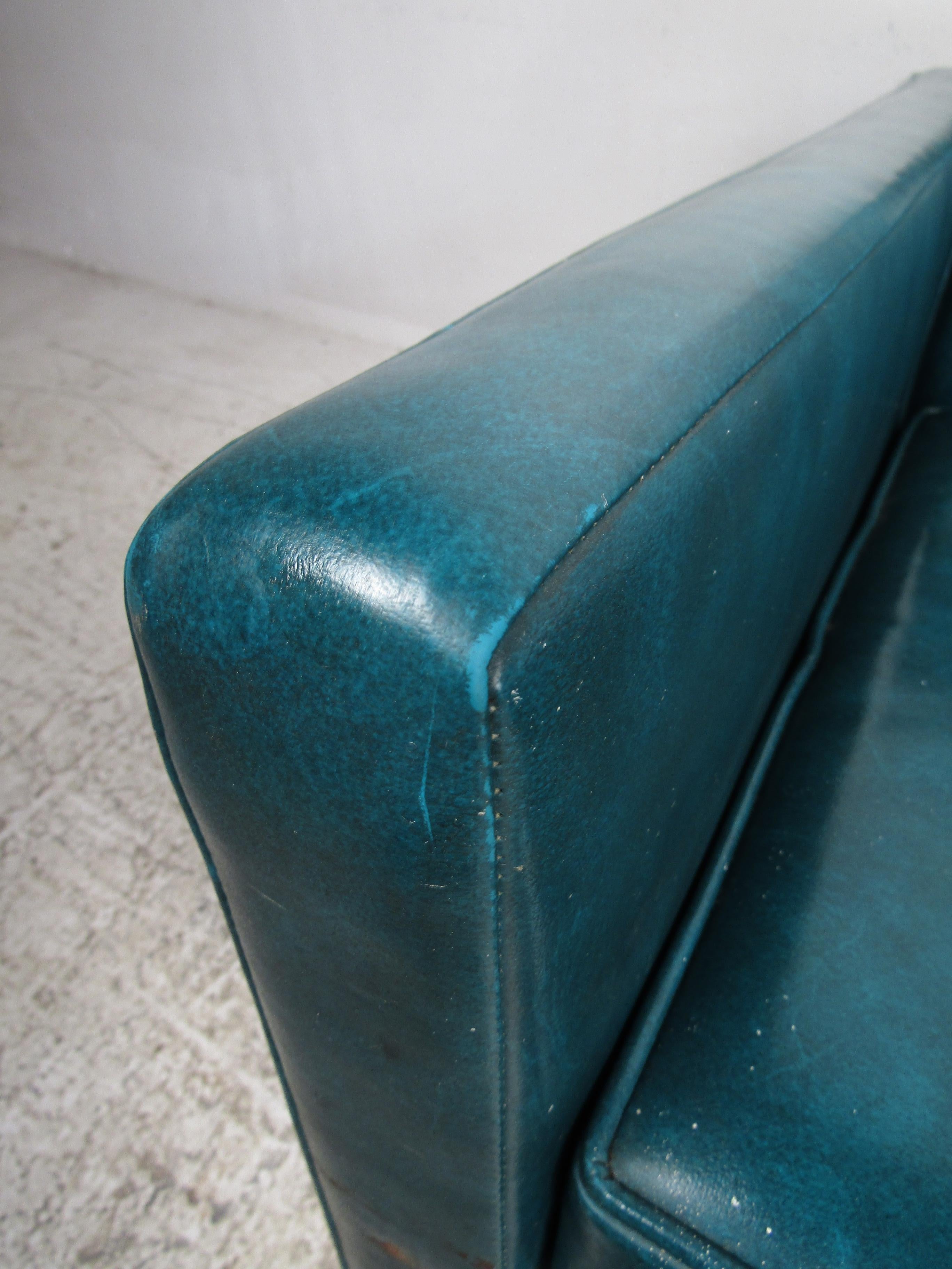 Magnifique chaise longue en vinyle vert:: moderne et vintage 3