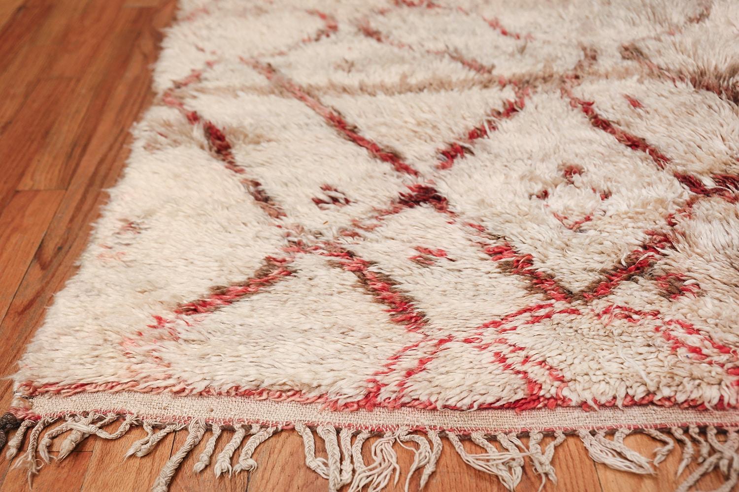 Nazmiyal Collection Vintage Moroccan Rug.6 ft 2 in x 10 ft 5 in  In Good Condition For Sale In New York, NY