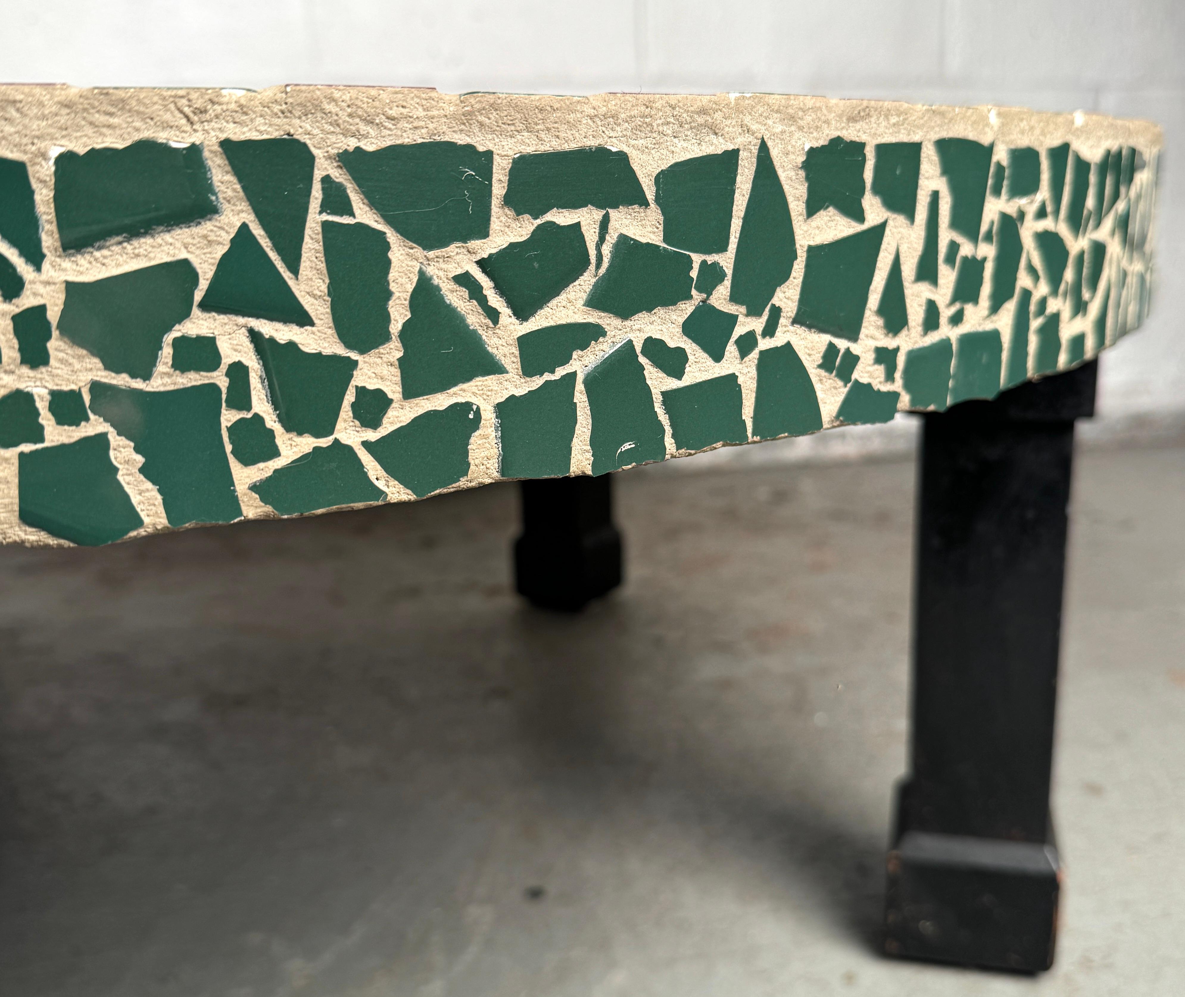Magnifique table basse vintage à carreaux de mosaïque  par Baker Furniture en vente 3