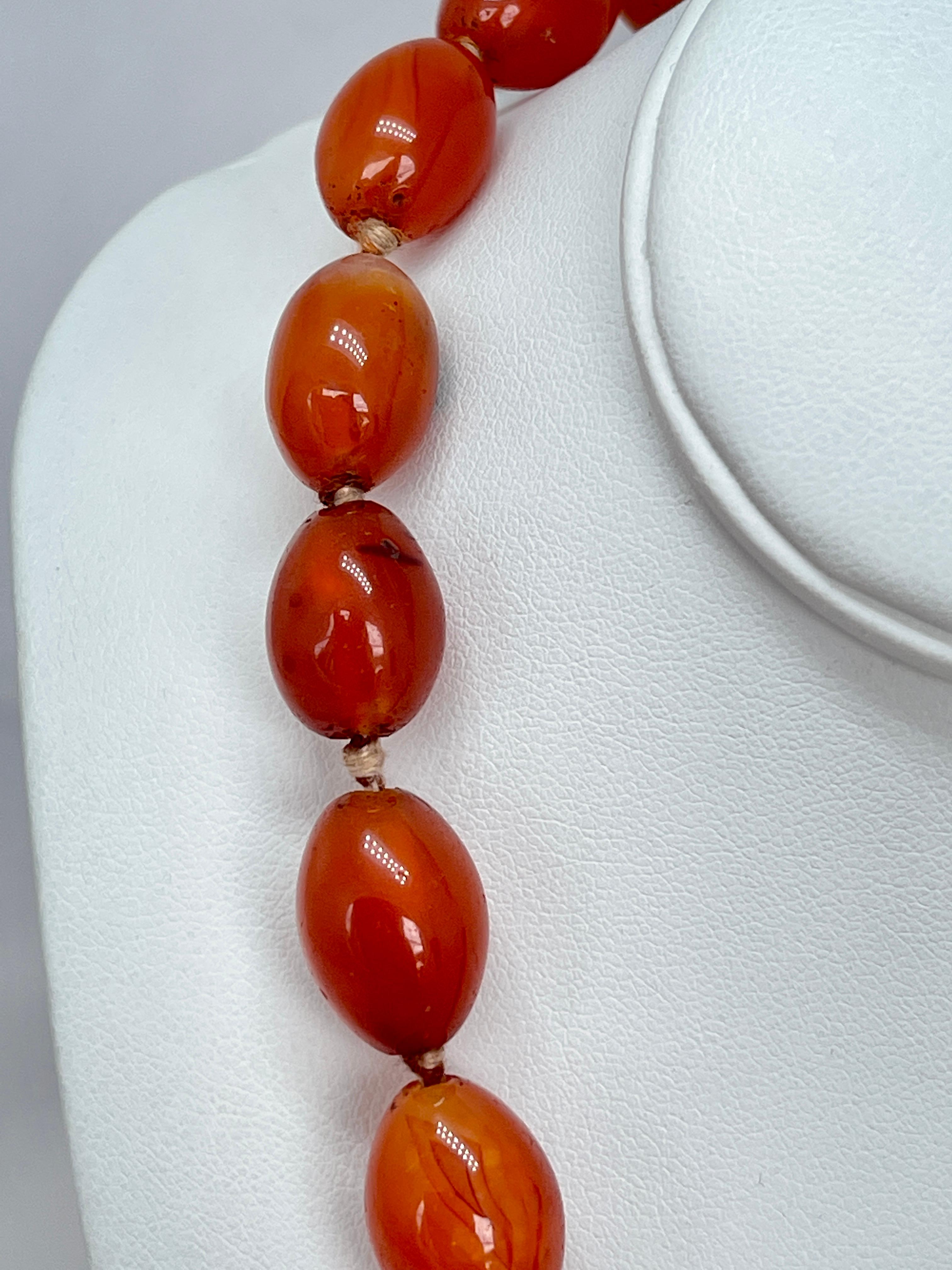 Beautiful Vintage Natural Carnelian Oval Shaped Bead Necklace Dark Amber Colour In Good Condition For Sale In Mona Vale, NSW