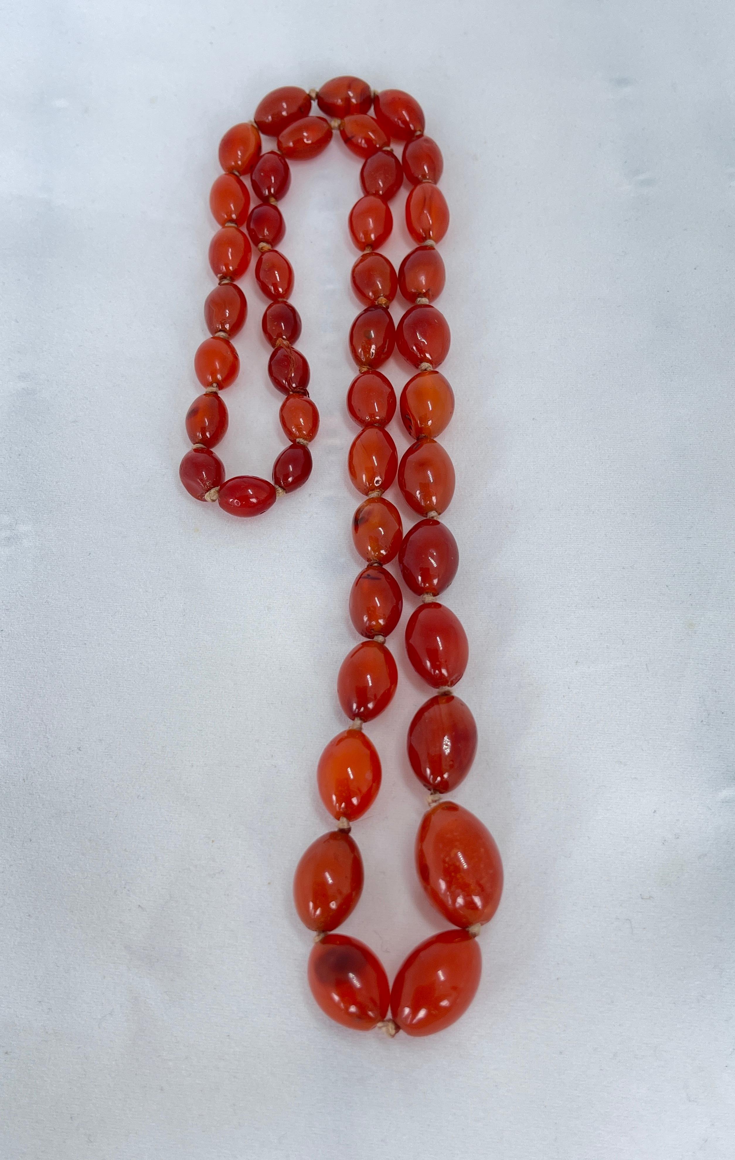 Beautiful Vintage Natural Carnelian Oval Shaped Bead Necklace Dark Amber Colour For Sale 1