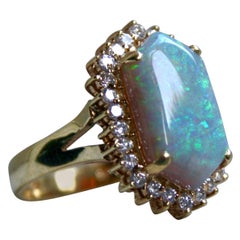 Beautiful Vintage Opal and Diamond Halo 18 Karat Yellow Gold Ring, 5.52 Carat