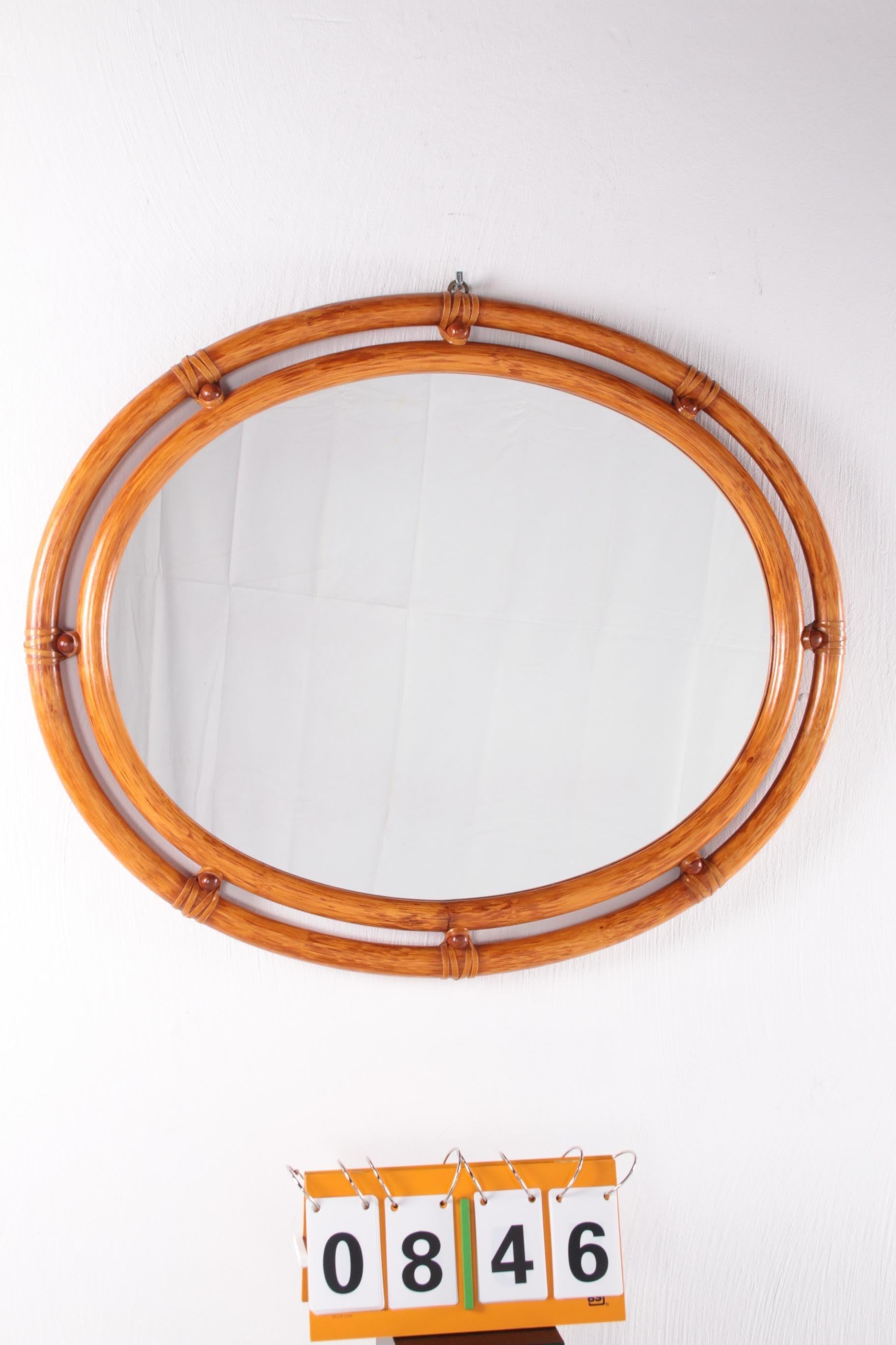 This beautiful oval bamboo vintage mirror is framed with bamboo. The mirror is nice and large in size and gives a nice natural touch to your interior. Perfect for bohemian lovers!
You can hang the mirror on the metal hook on the back. Also an
