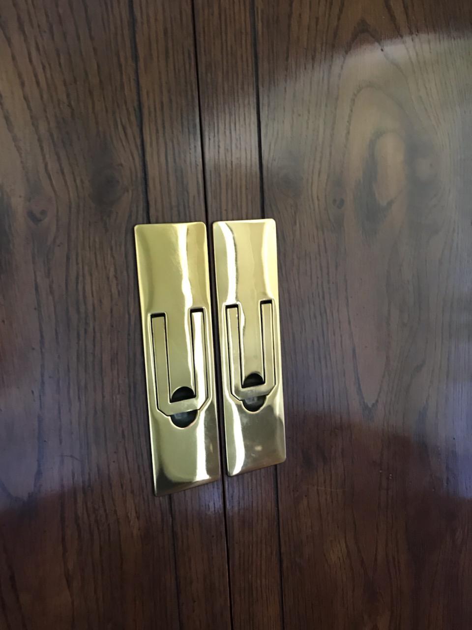 Beautiful Vintage Pair of Henredon Tall Cabinets with Brass Hardware In Good Condition In Houston, TX