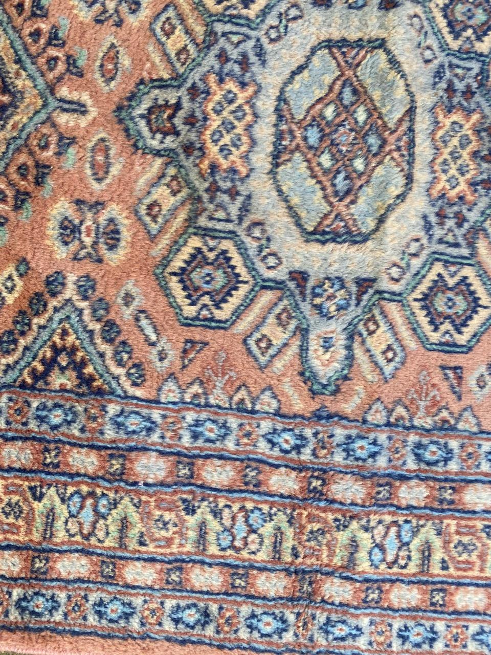 Le magnifique tapis pakistanais vintage de Bobyrug en vente 2