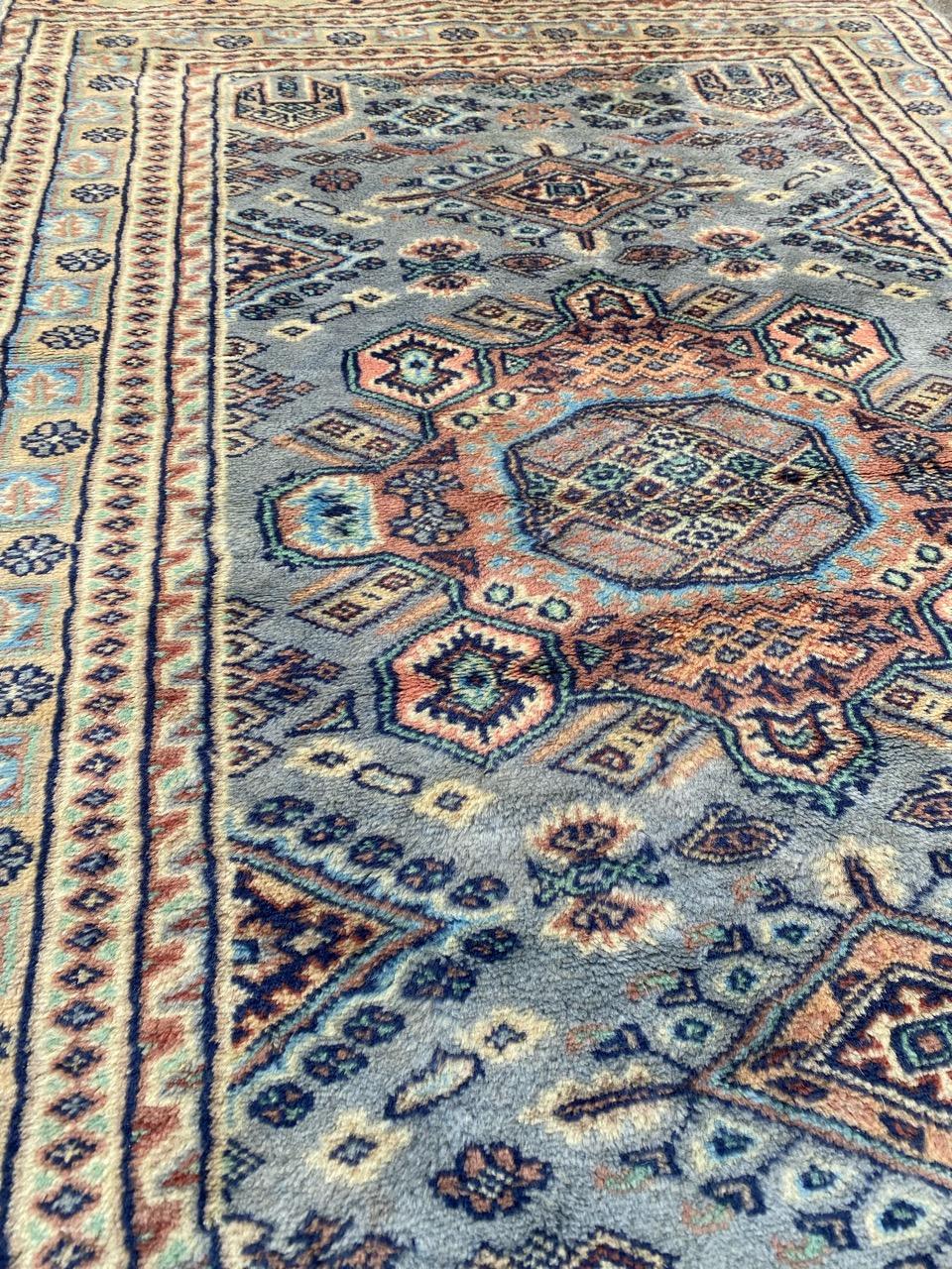 Le magnifique tapis pakistanais vintage de Bobyrug en vente 2