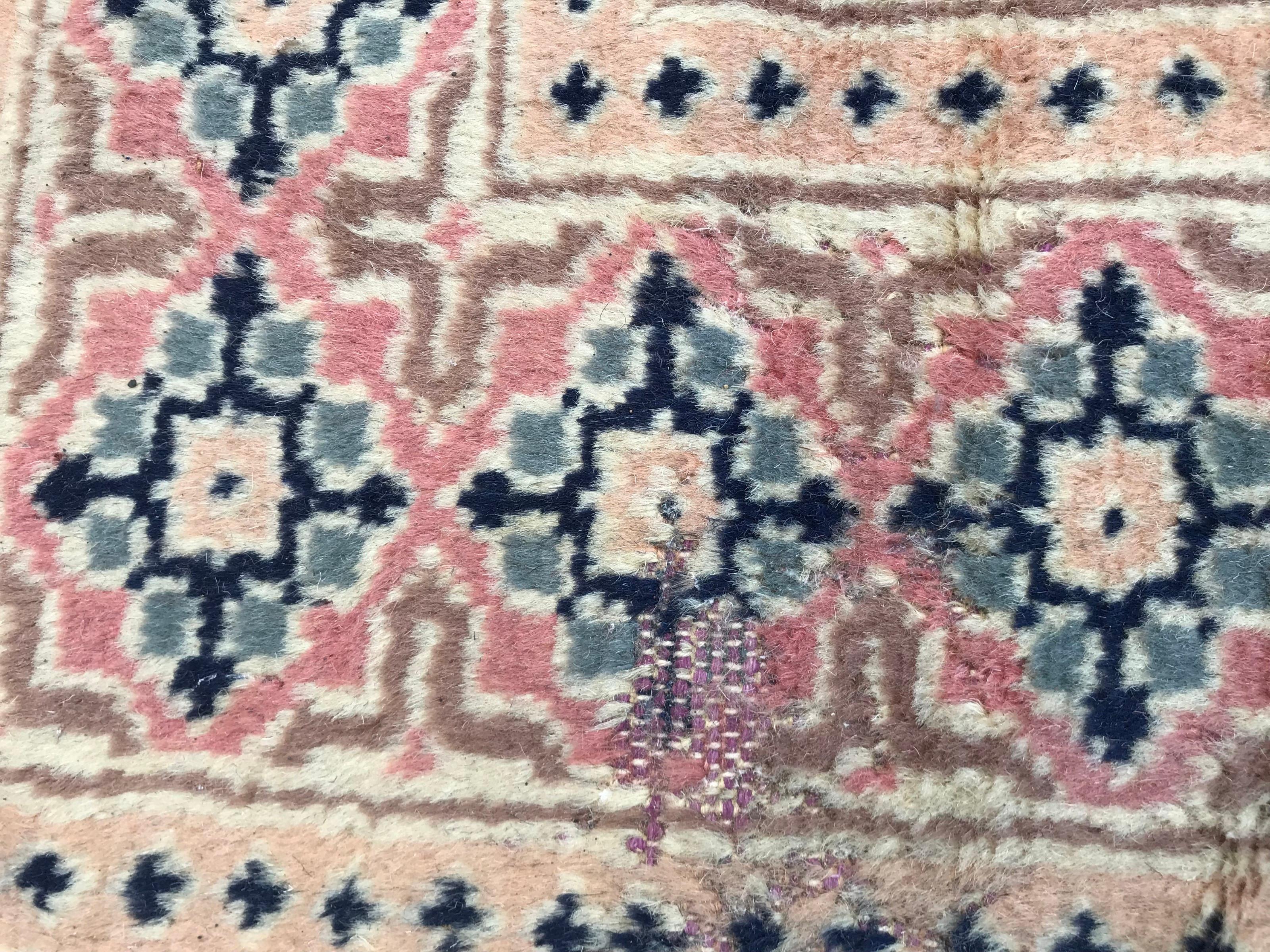 Schöner Pakistanischer Teppich im Vintage-Stil im Angebot 4