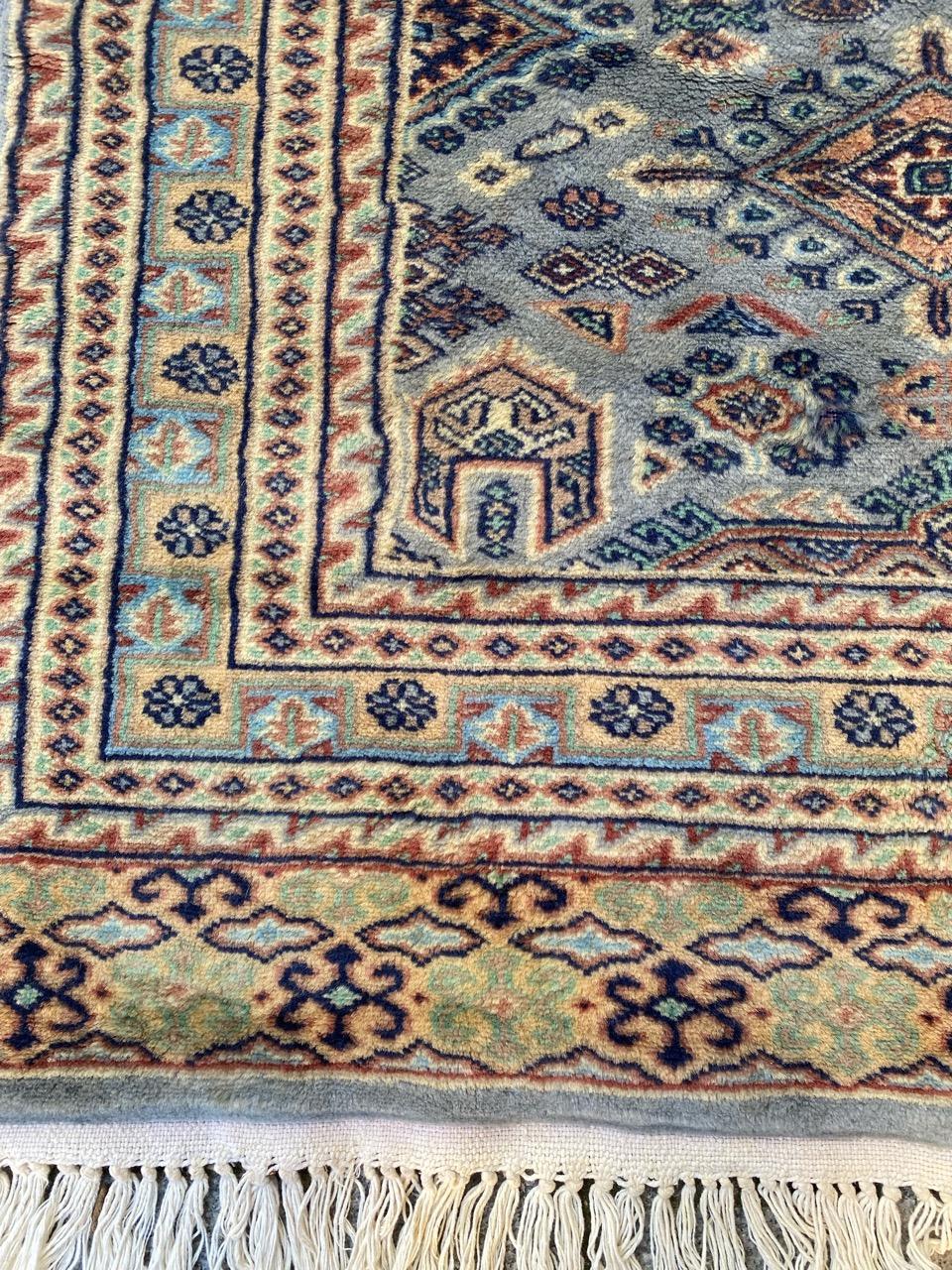 Pakistanais Le magnifique tapis pakistanais vintage de Bobyrug en vente