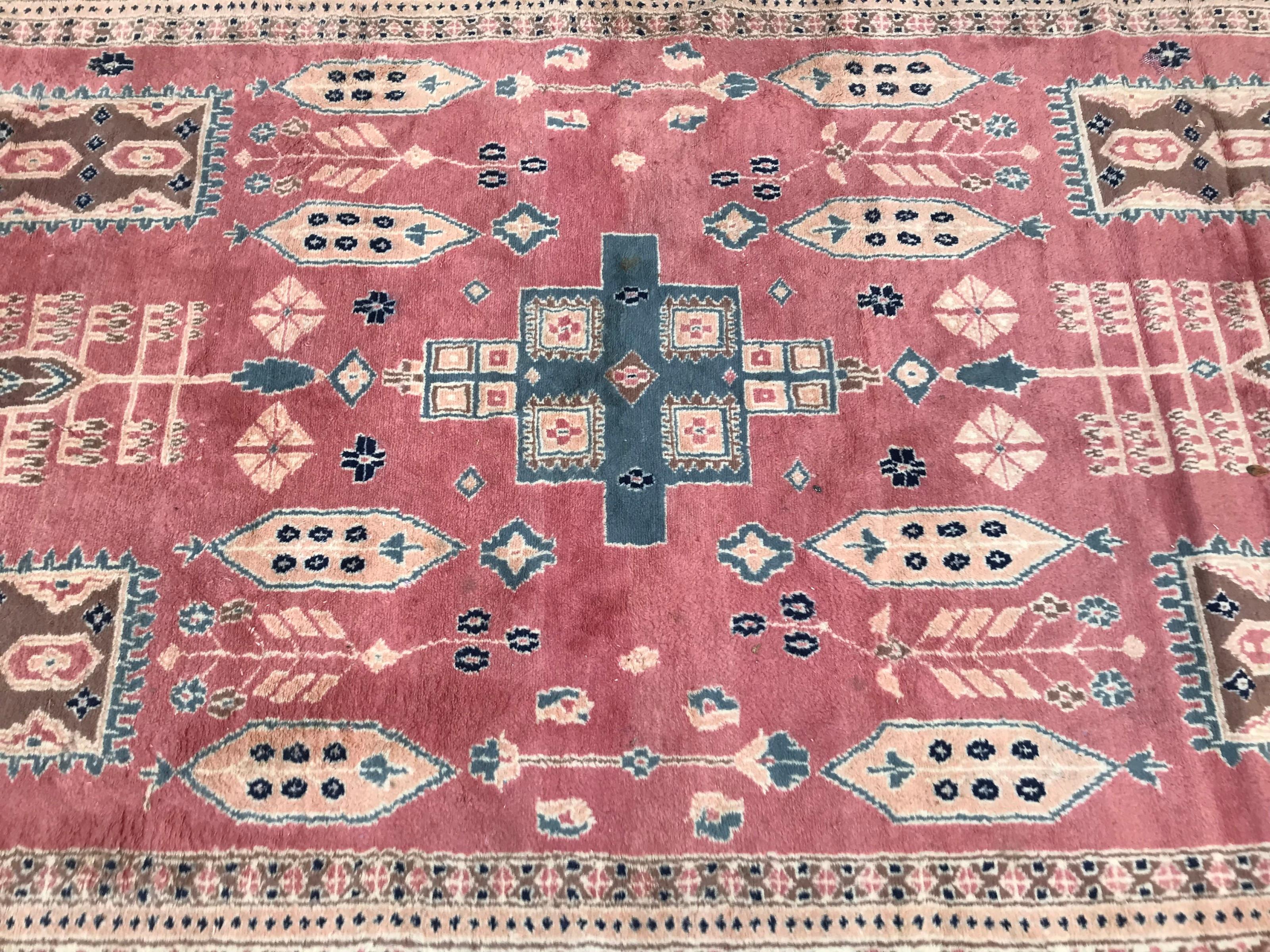 Beautiful Vintage Pakistani Rug In Fair Condition For Sale In Saint Ouen, FR