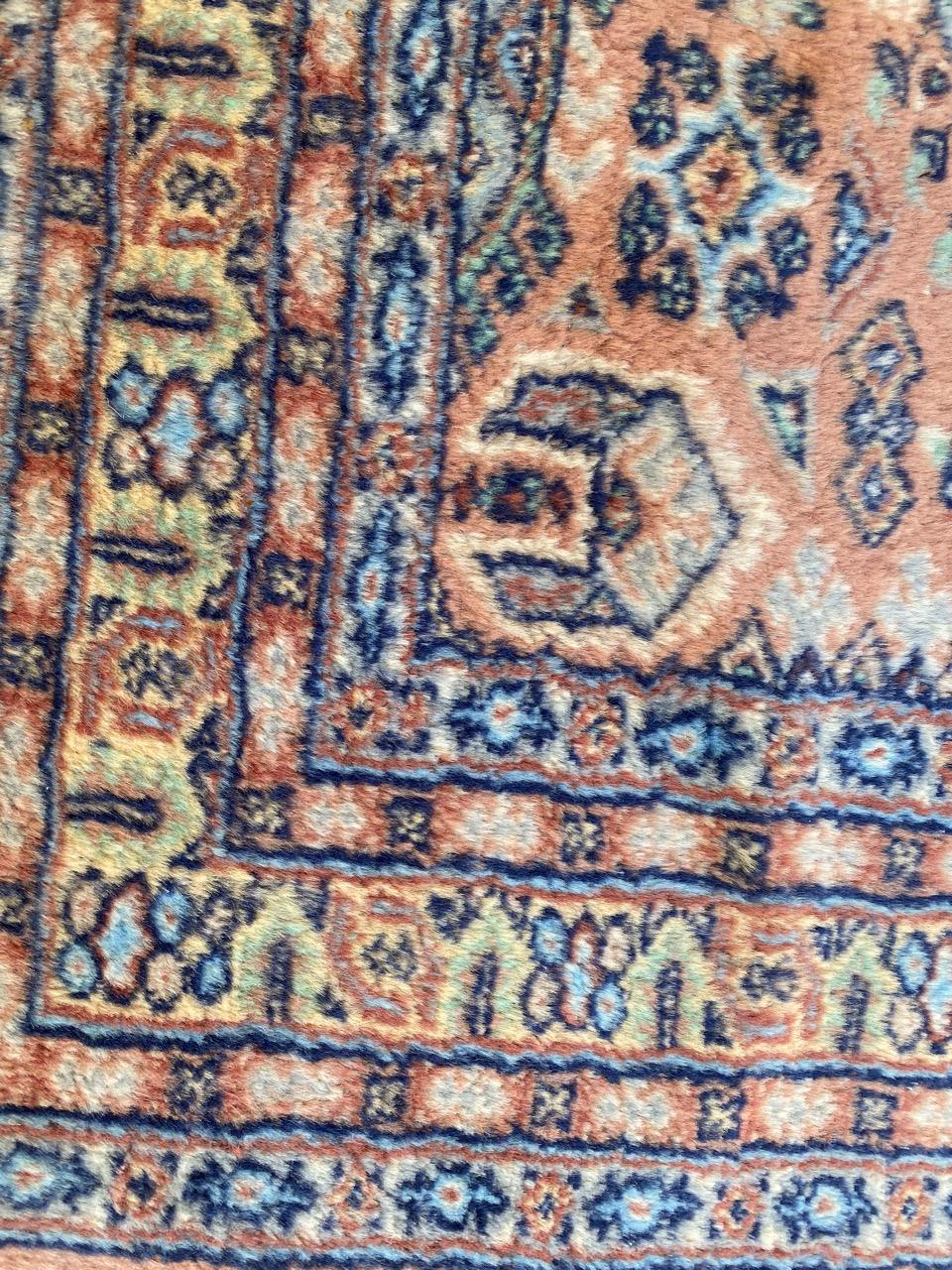 Noué à la main Le magnifique tapis pakistanais vintage de Bobyrug en vente