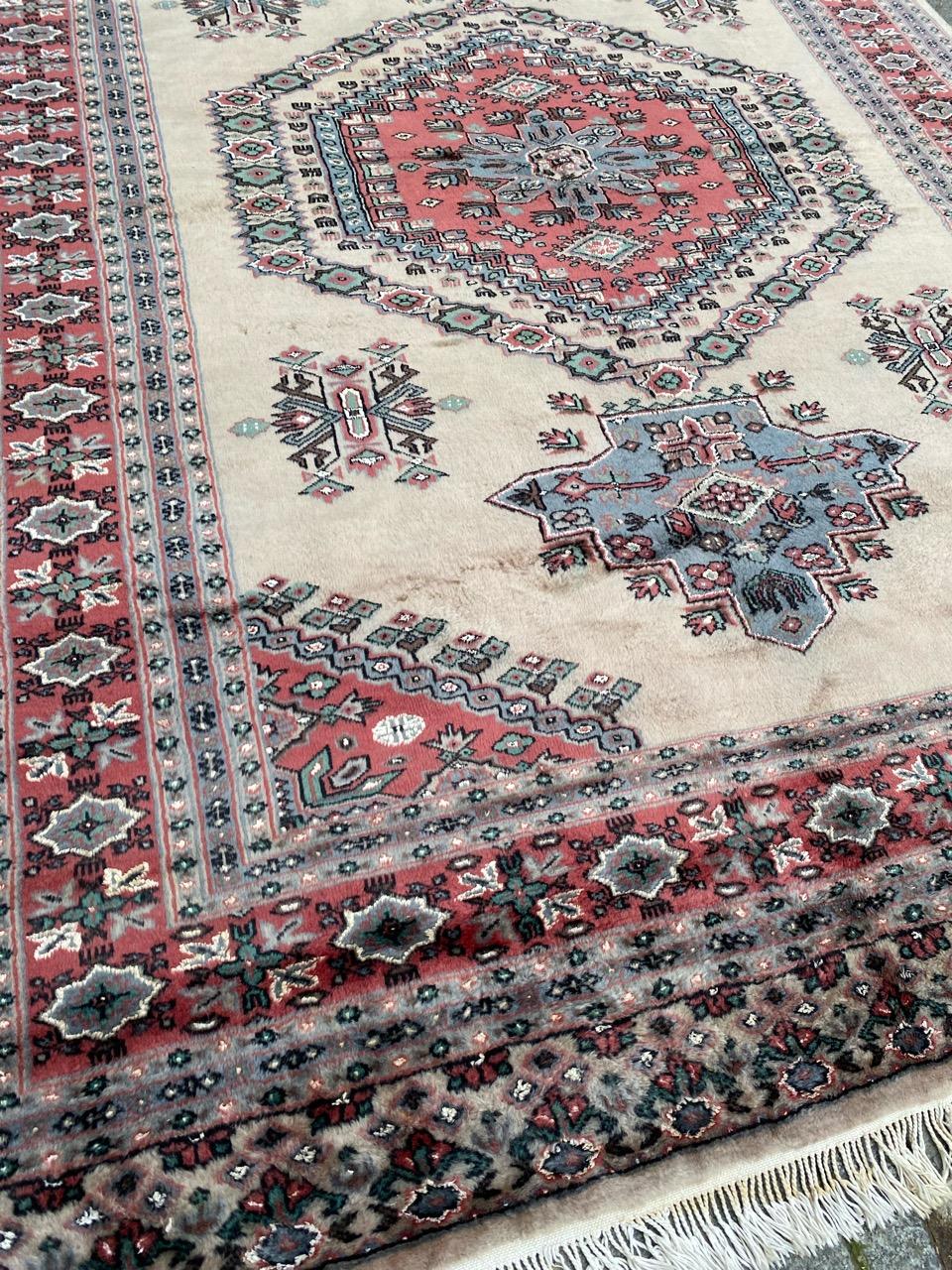 Noué à la main Le magnifique tapis pakistanais vintage de Bobyrug en vente