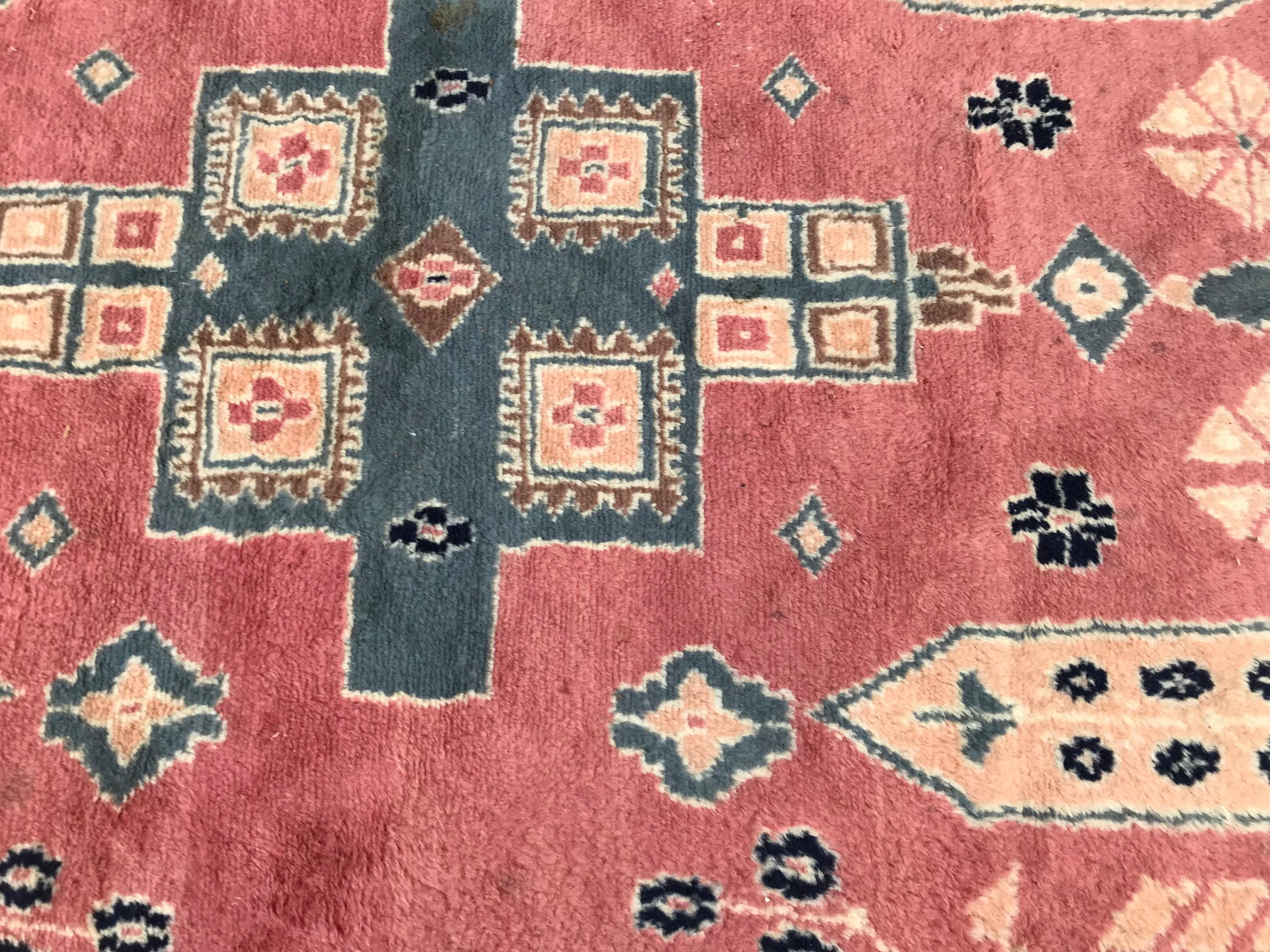 Schöner Pakistanischer Teppich im Vintage-Stil (20. Jahrhundert) im Angebot