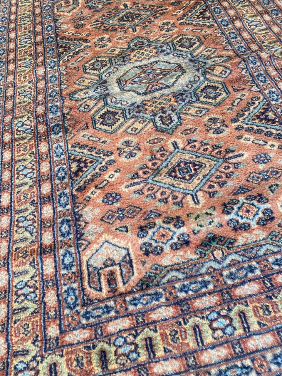 Le magnifique tapis pakistanais vintage de Bobyrug Bon état - En vente à Saint Ouen, FR