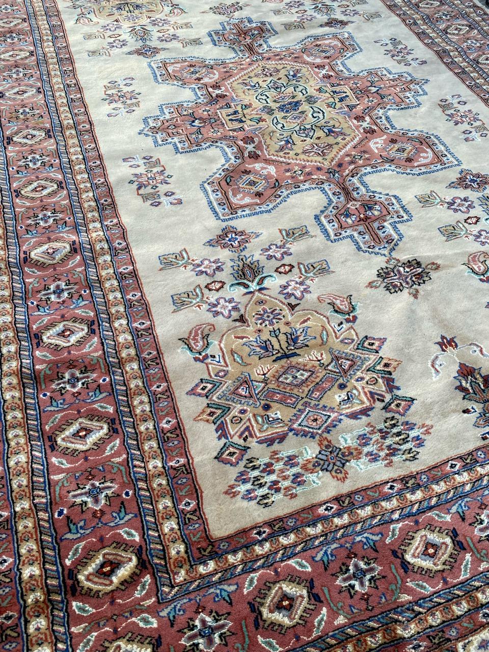 Late 20th Century Bobyrug’s Beautiful Vintage Pakistani Rug For Sale