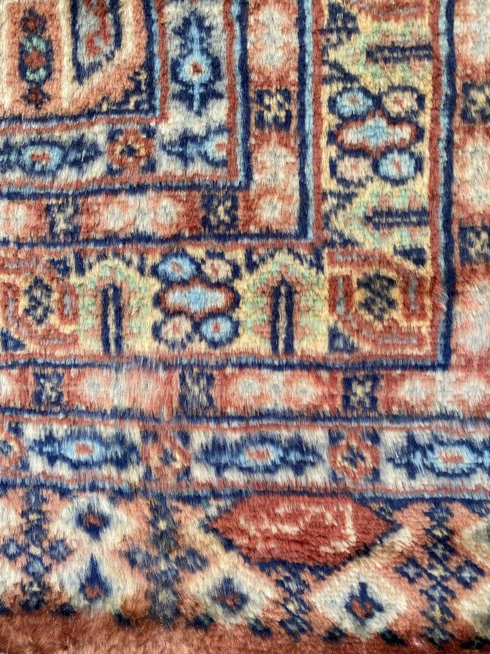 Bobyrugs schöner pakistanischer Vintage-Teppich (20. Jahrhundert) im Angebot