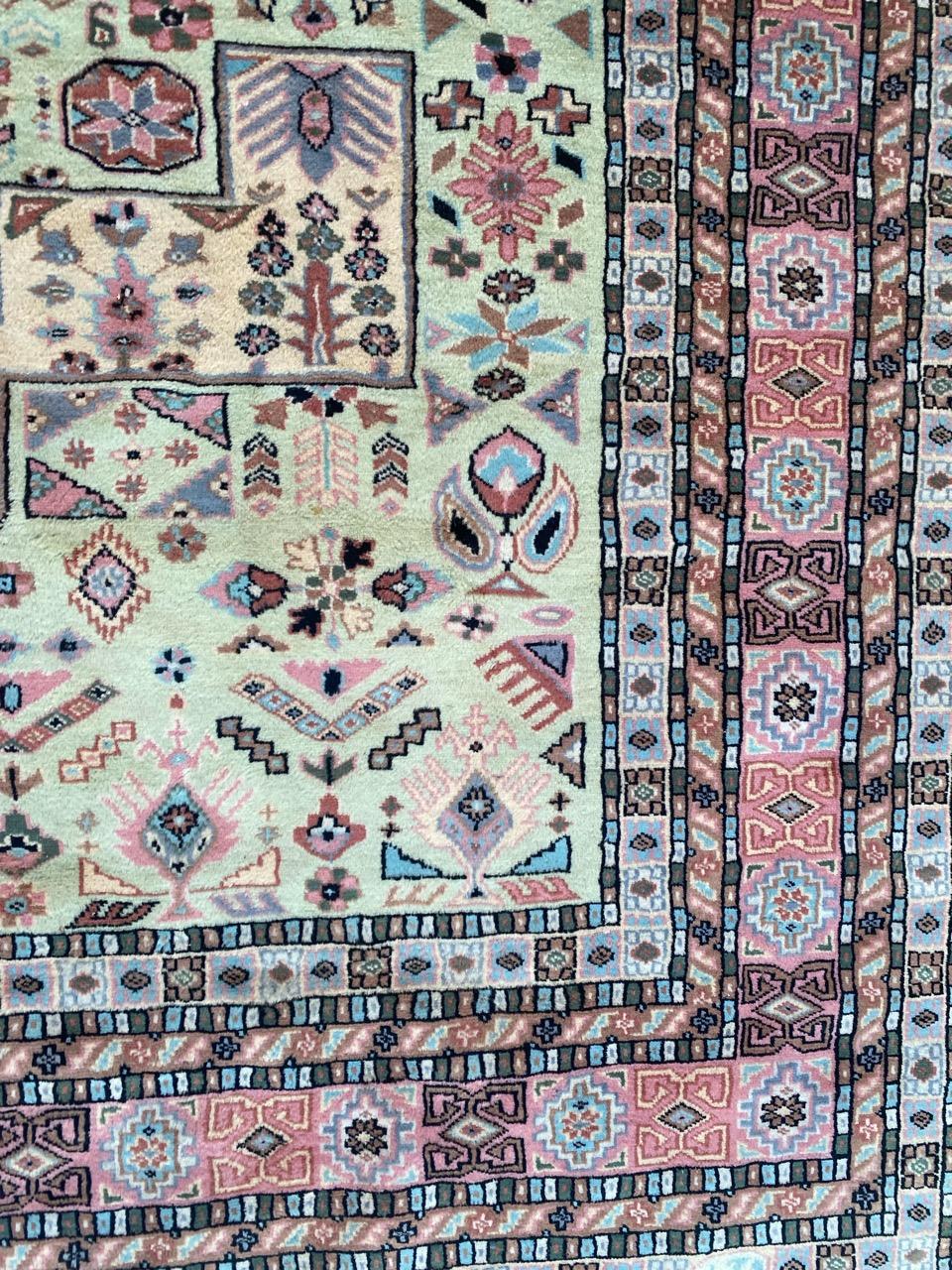 Bobyrugs schöner pakistanischer Vintage-Teppich (Ende des 20. Jahrhunderts) im Angebot