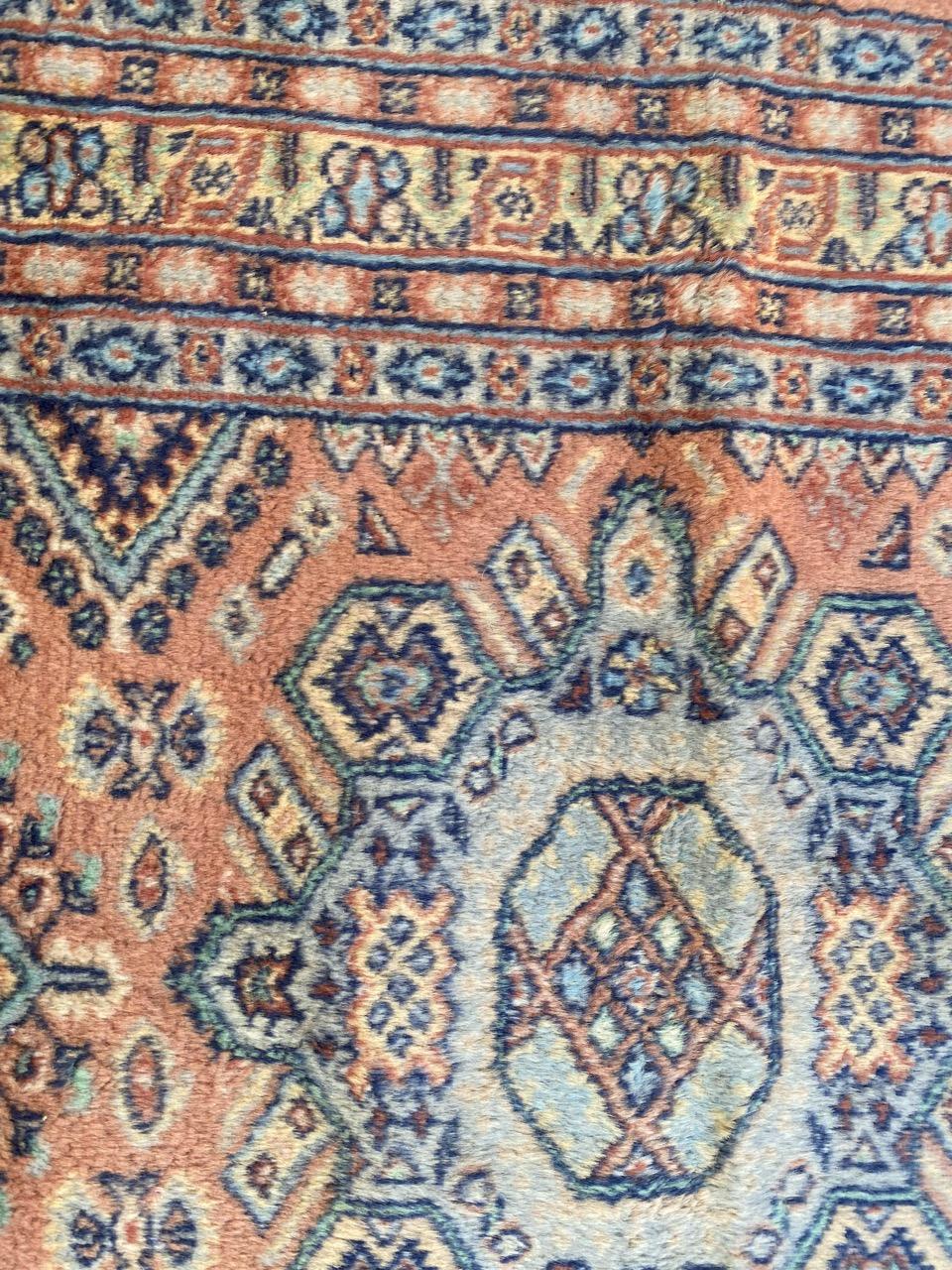 Le magnifique tapis pakistanais vintage de Bobyrug en vente 1