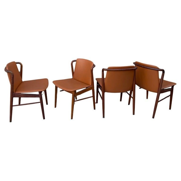 Schöner Vintage-Set aus 4 modernen dänischen Esszimmerstühlen aus Teakholz und Leder aus Teakholz (Skandinavische Moderne) im Angebot